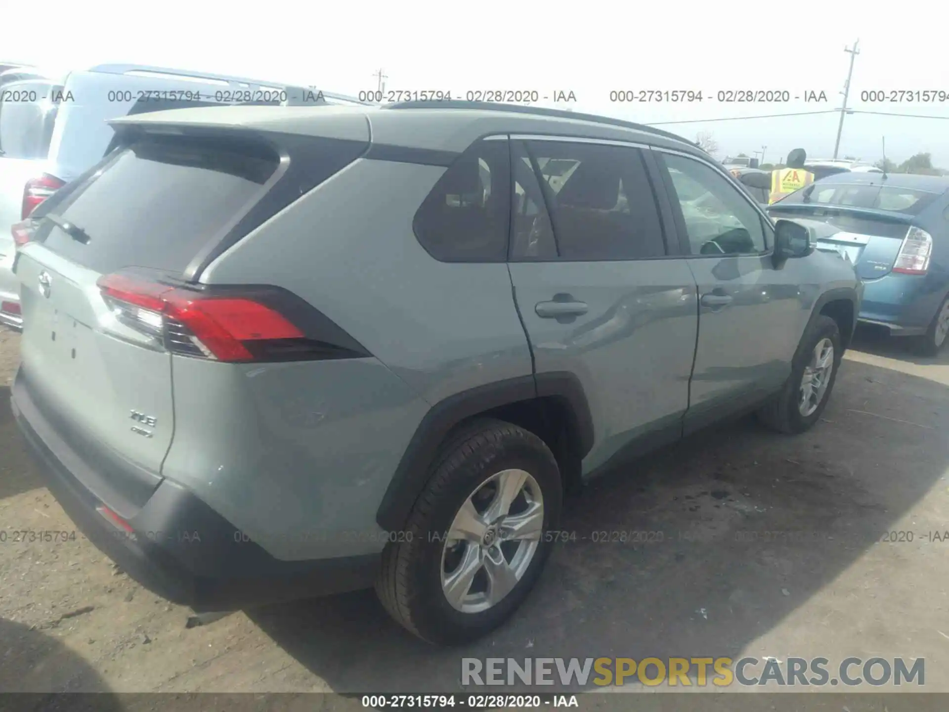 4 Photograph of a damaged car JTMP1RFV1LJ026723 TOYOTA RAV4 2020