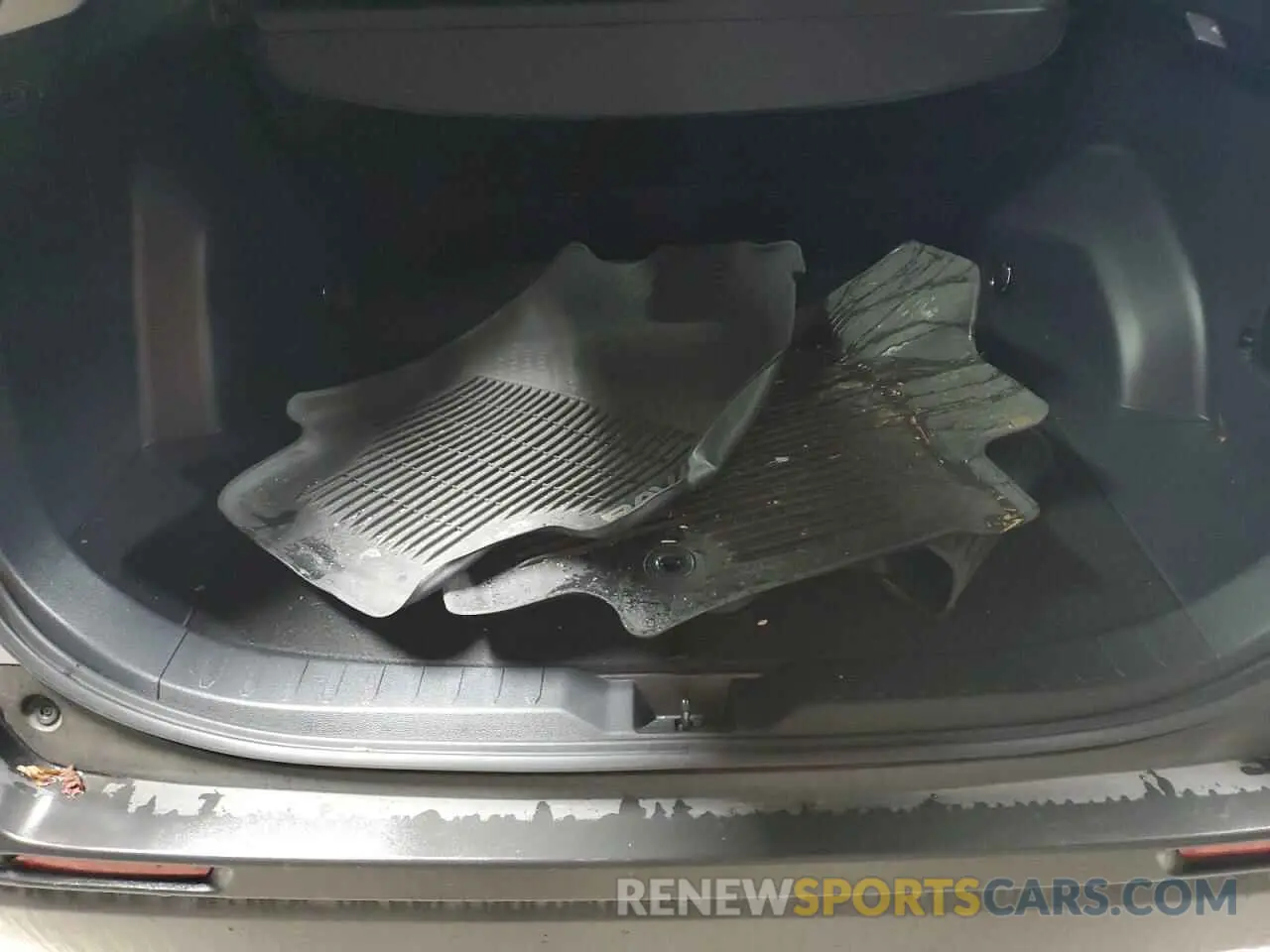 13 Photograph of a damaged car JTMP1RFV2LD056862 TOYOTA RAV4 2020