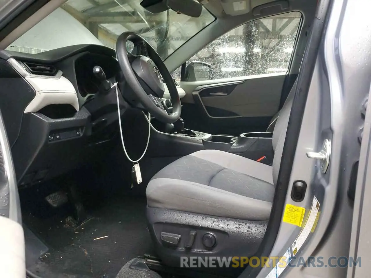 7 Photograph of a damaged car JTMP1RFV2LD056862 TOYOTA RAV4 2020