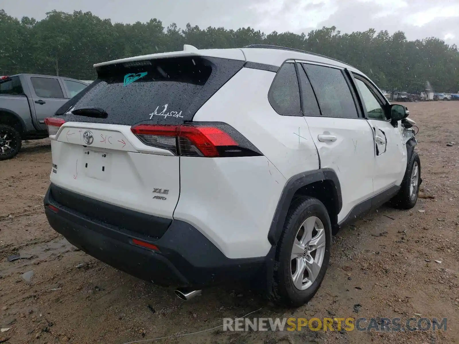 4 Photograph of a damaged car JTMP1RFV2LD057042 TOYOTA RAV4 2020