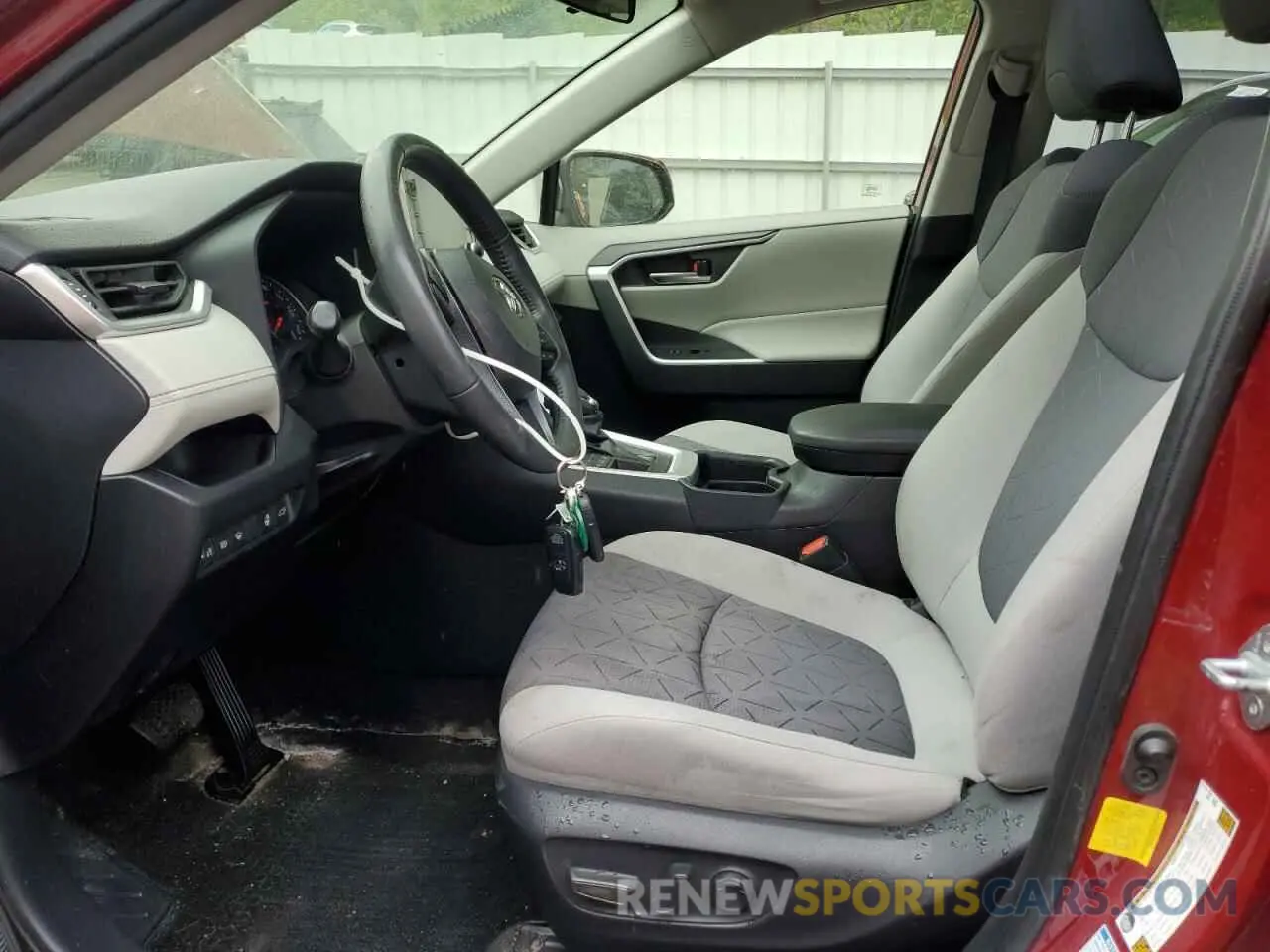 7 Photograph of a damaged car JTMP1RFV2LD061169 TOYOTA RAV4 2020