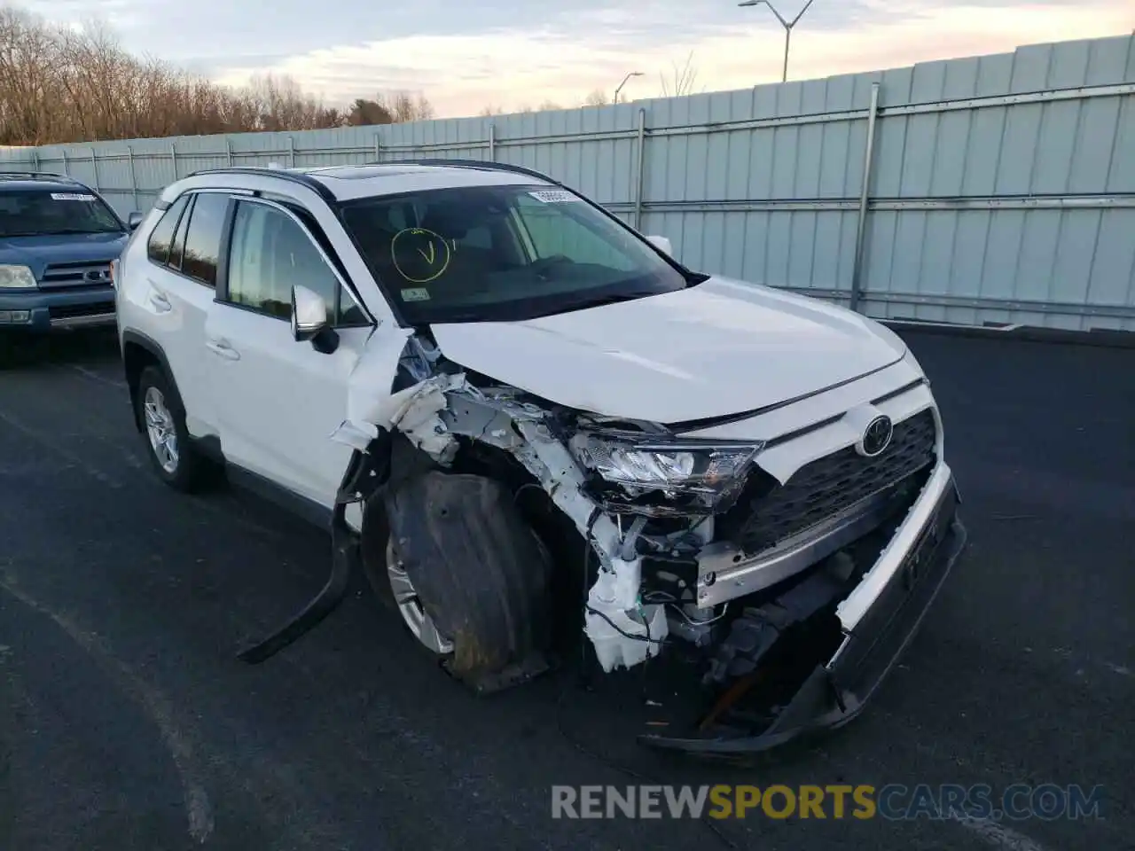 1 Photograph of a damaged car JTMP1RFV2LD065254 TOYOTA RAV4 2020