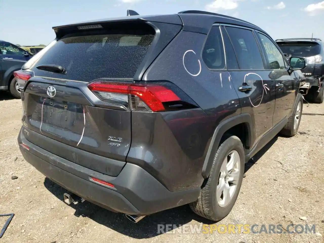 4 Photograph of a damaged car JTMP1RFV2LJ028366 TOYOTA RAV4 2020