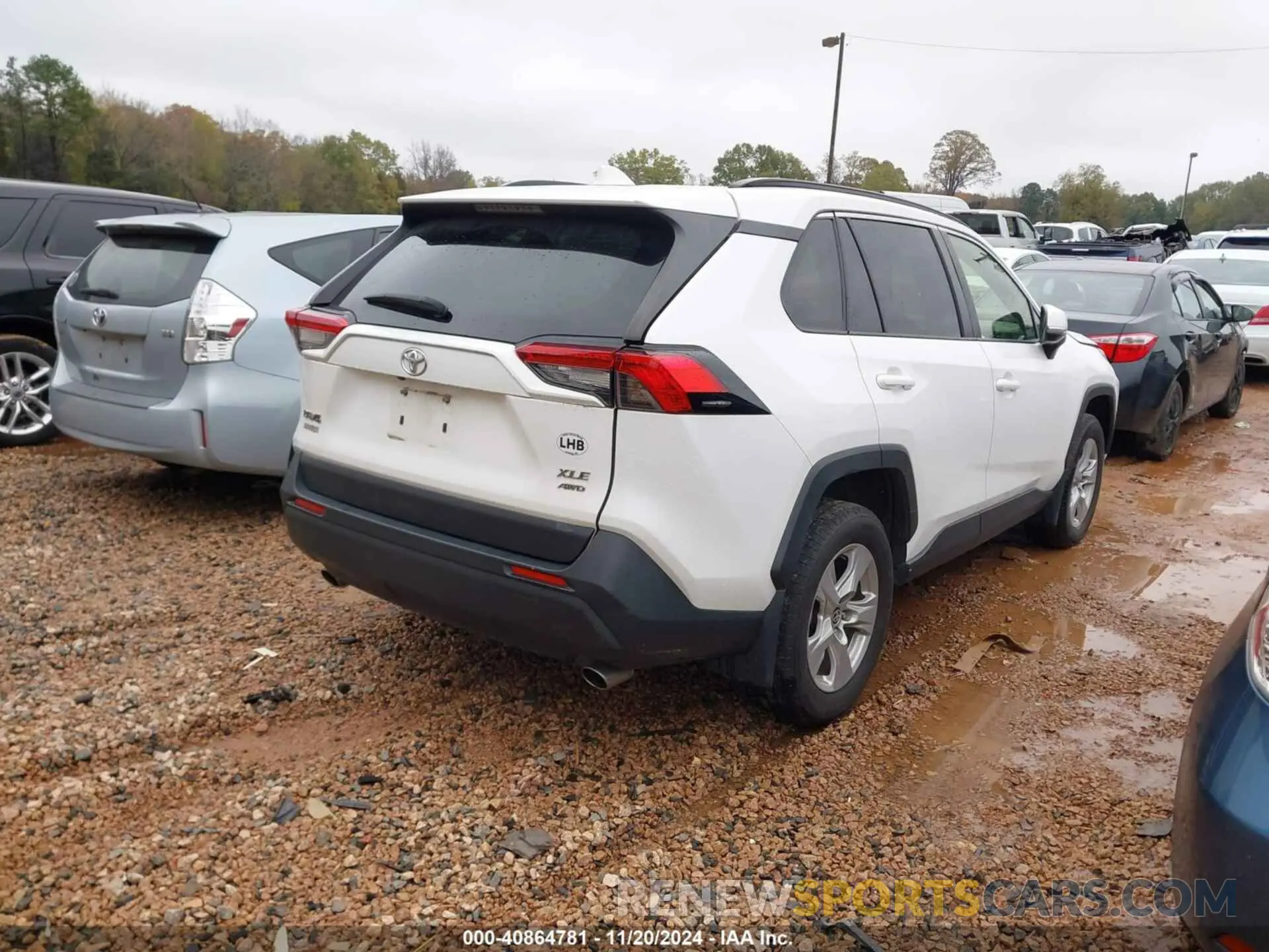 4 Photograph of a damaged car JTMP1RFV3LD529958 TOYOTA RAV4 2020