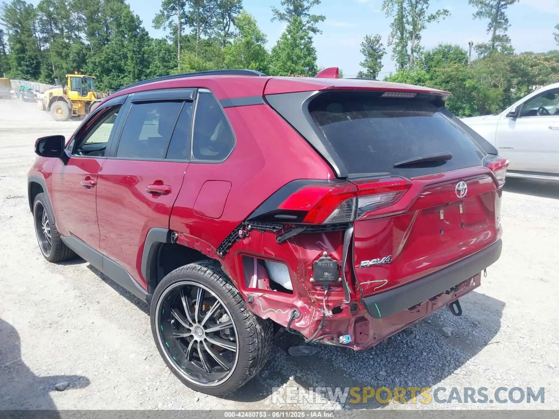 14 Photograph of a damaged car JTMP1RFV3LJ035164 TOYOTA RAV4 2020