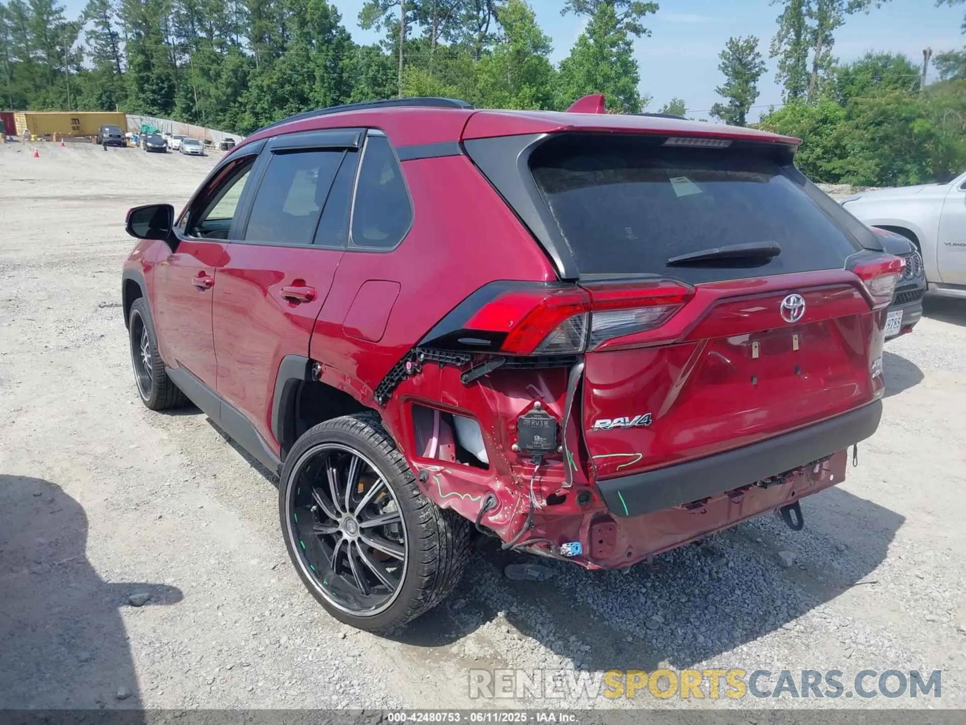 3 Photograph of a damaged car JTMP1RFV3LJ035164 TOYOTA RAV4 2020
