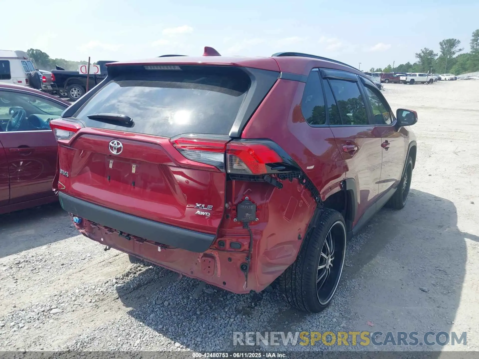 4 Photograph of a damaged car JTMP1RFV3LJ035164 TOYOTA RAV4 2020