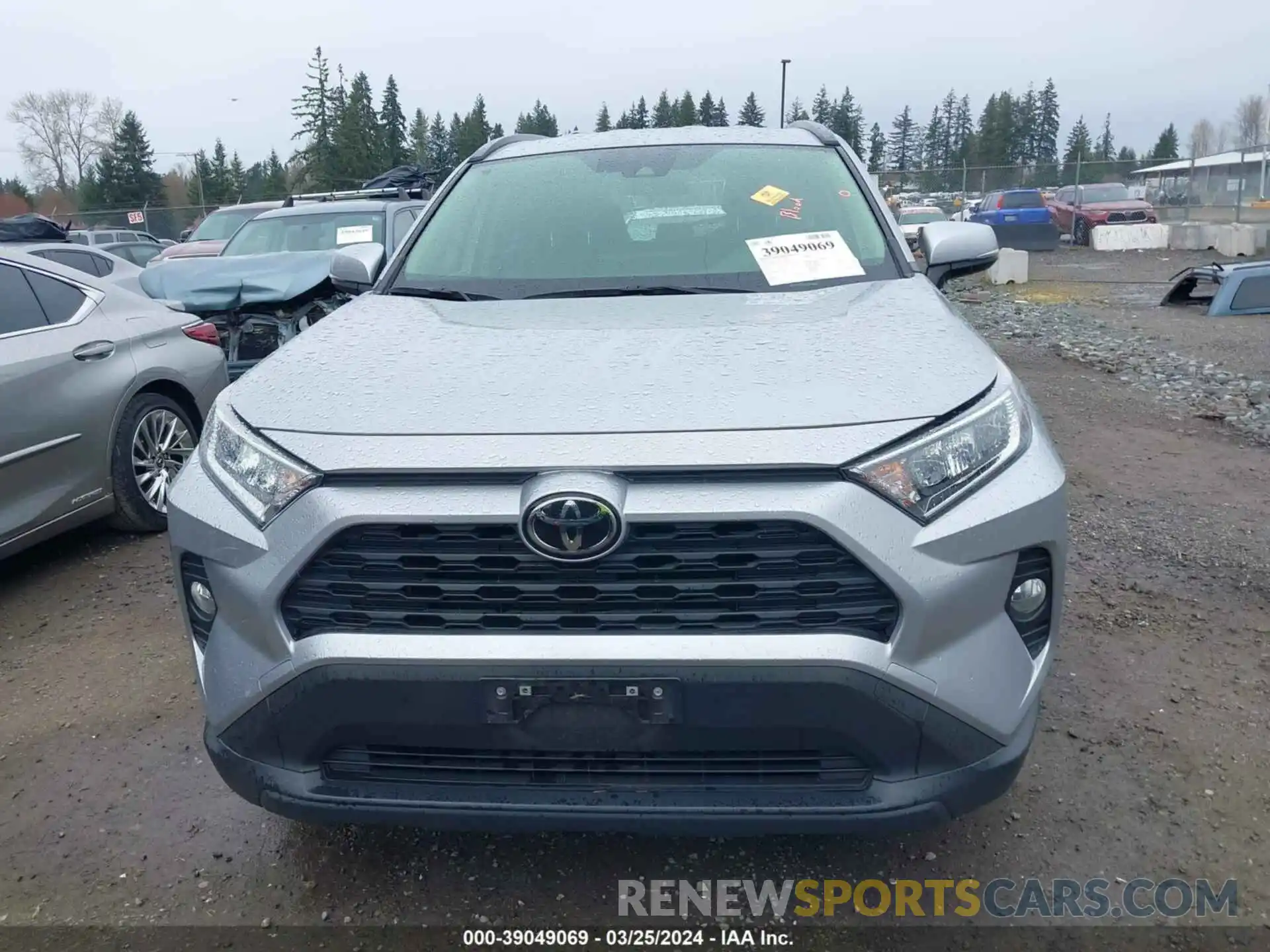 12 Photograph of a damaged car JTMP1RFV3LJ036556 TOYOTA RAV4 2020