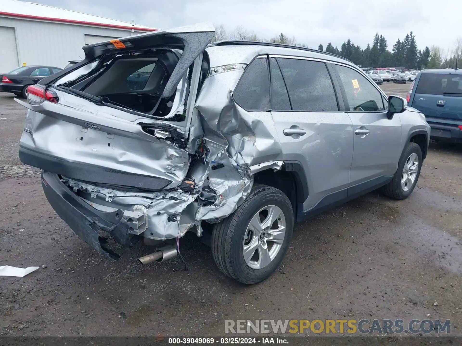 4 Photograph of a damaged car JTMP1RFV3LJ036556 TOYOTA RAV4 2020