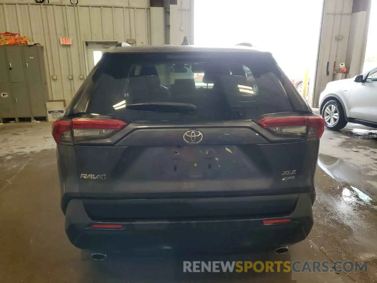 6 Photograph of a damaged car JTMP1RFV4LD050061 TOYOTA RAV4 2020
