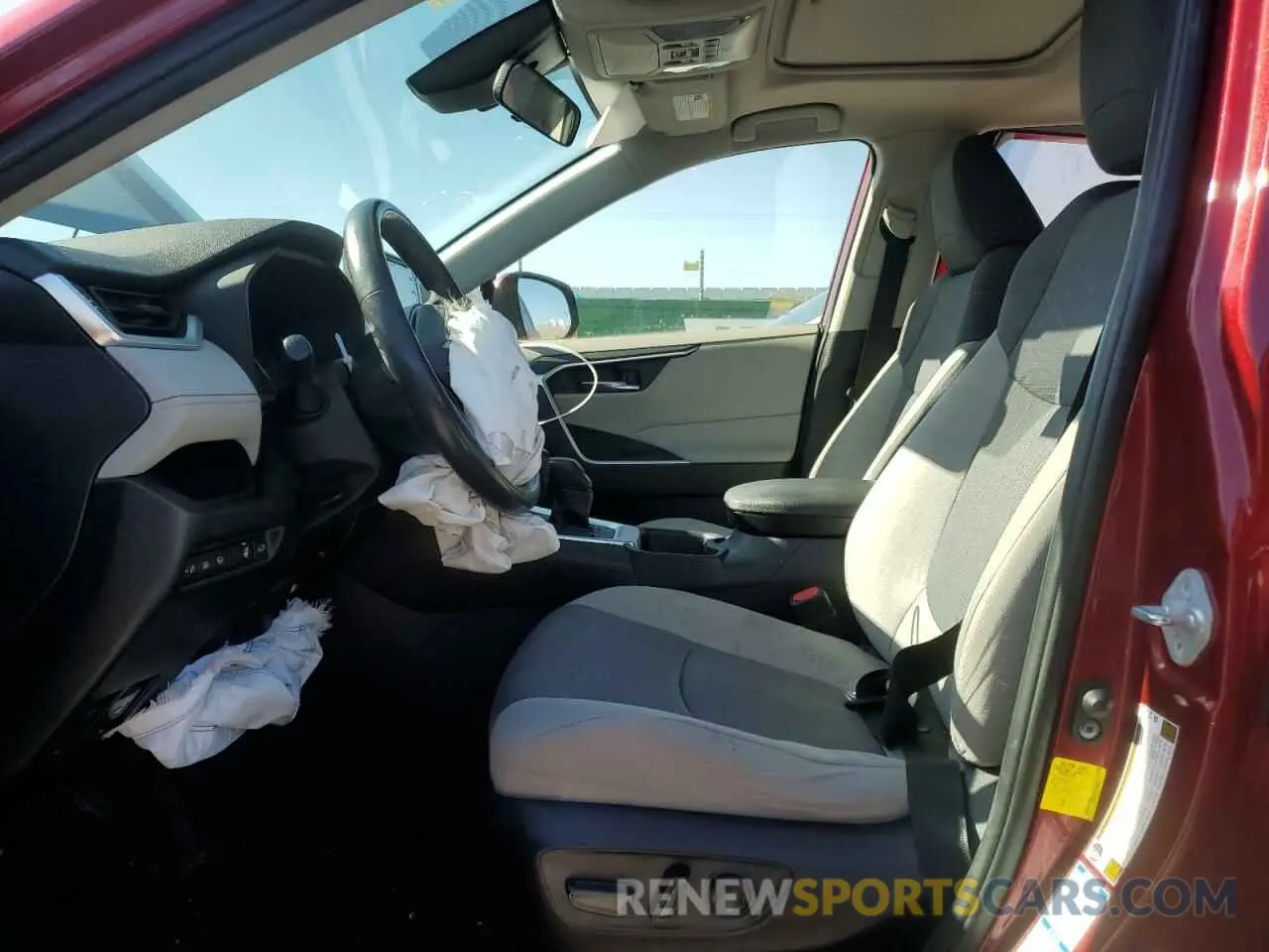7 Photograph of a damaged car JTMP1RFV4LD056927 TOYOTA RAV4 2020