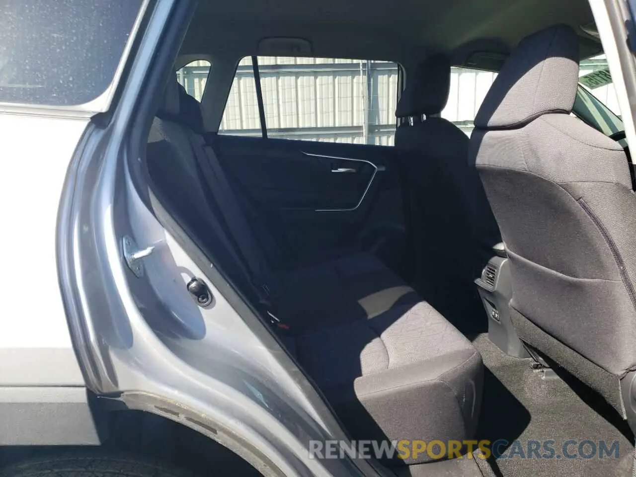11 Photograph of a damaged car JTMP1RFV4LJ025615 TOYOTA RAV4 2020