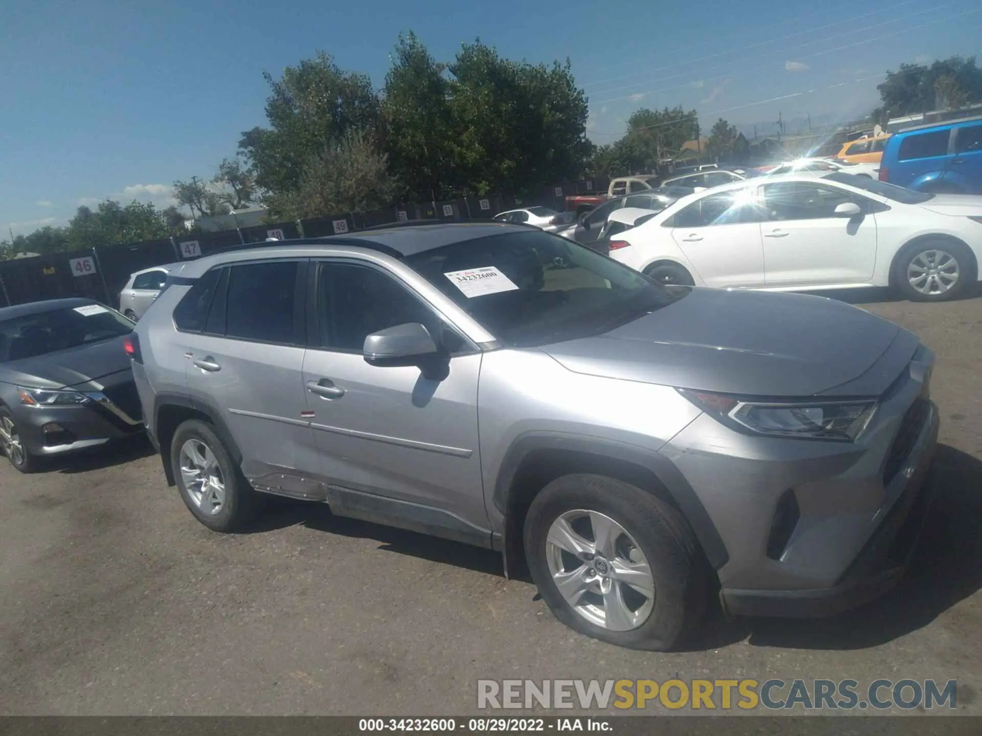 1 Photograph of a damaged car JTMP1RFV4LJ027249 TOYOTA RAV4 2020