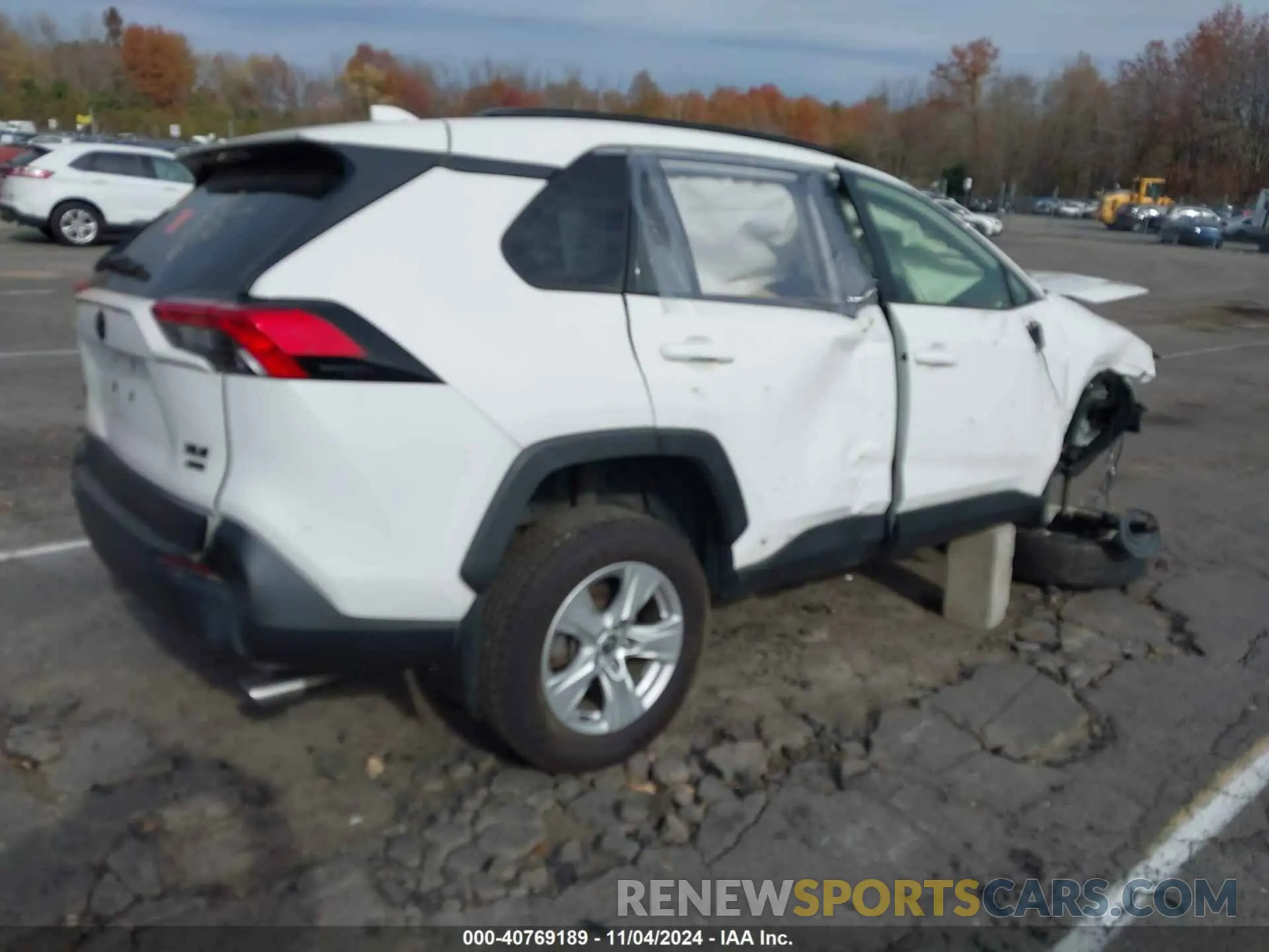 4 Photograph of a damaged car JTMP1RFV5LD053907 TOYOTA RAV4 2020