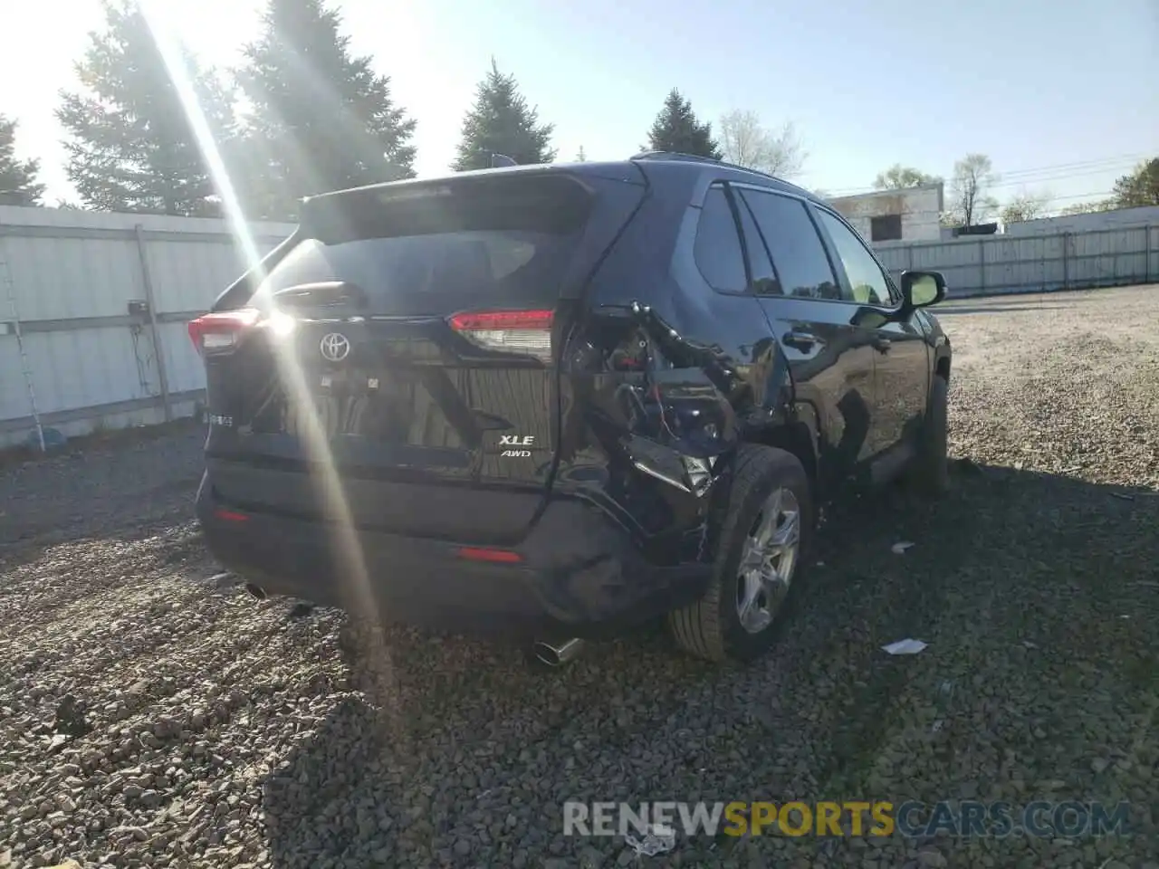 4 Photograph of a damaged car JTMP1RFV5LD062574 TOYOTA RAV4 2020