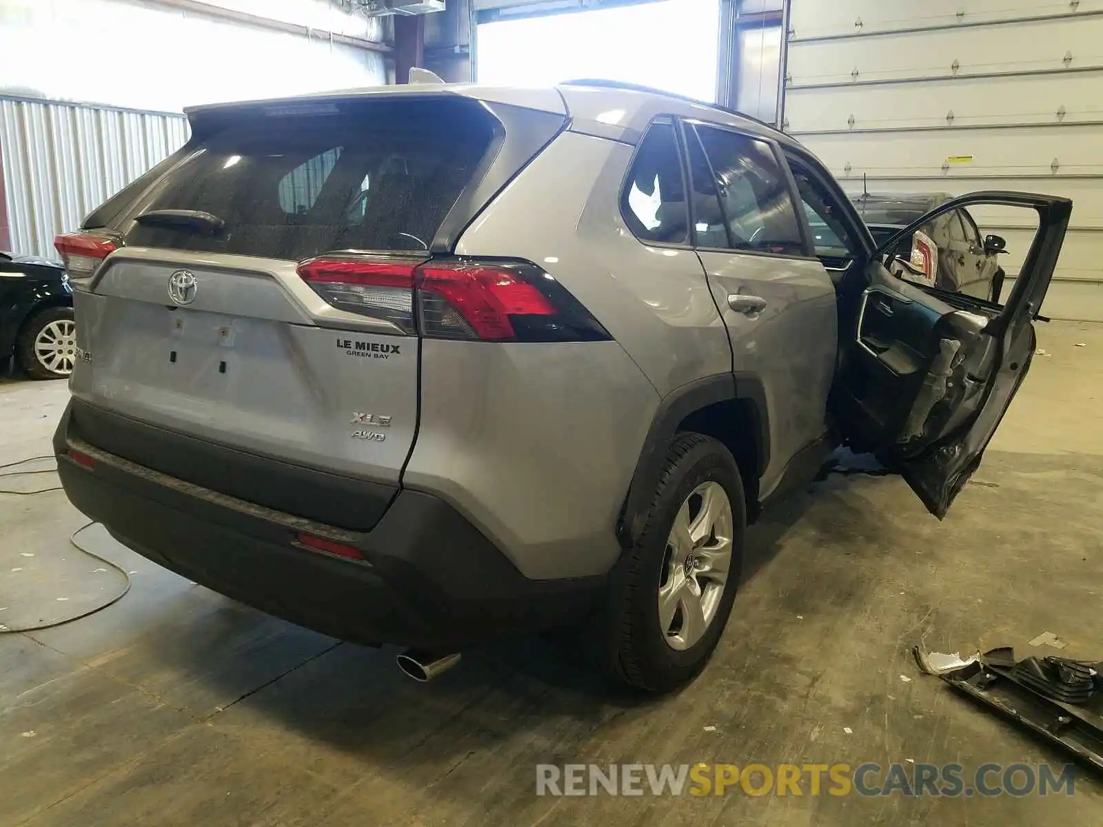 4 Photograph of a damaged car JTMP1RFV6LD054998 TOYOTA RAV4 2020