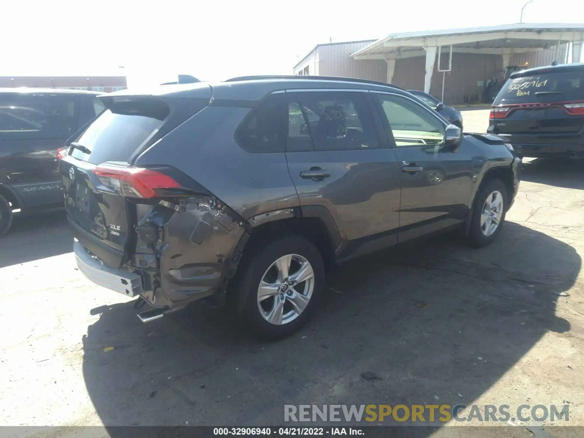 4 Photograph of a damaged car JTMP1RFV6LD525337 TOYOTA RAV4 2020