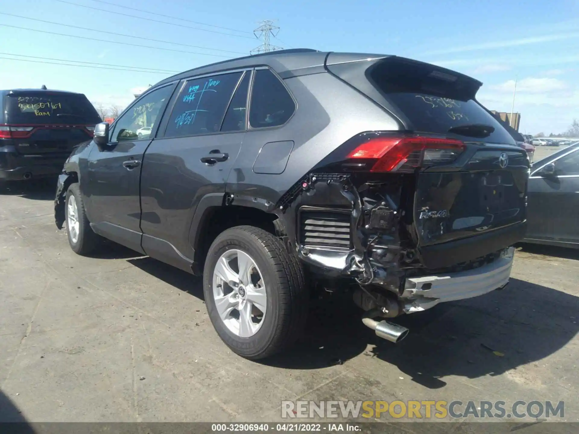 6 Photograph of a damaged car JTMP1RFV6LD525337 TOYOTA RAV4 2020