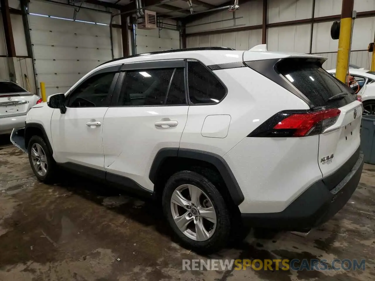 2 Photograph of a damaged car JTMP1RFV7LD066352 TOYOTA RAV4 2020