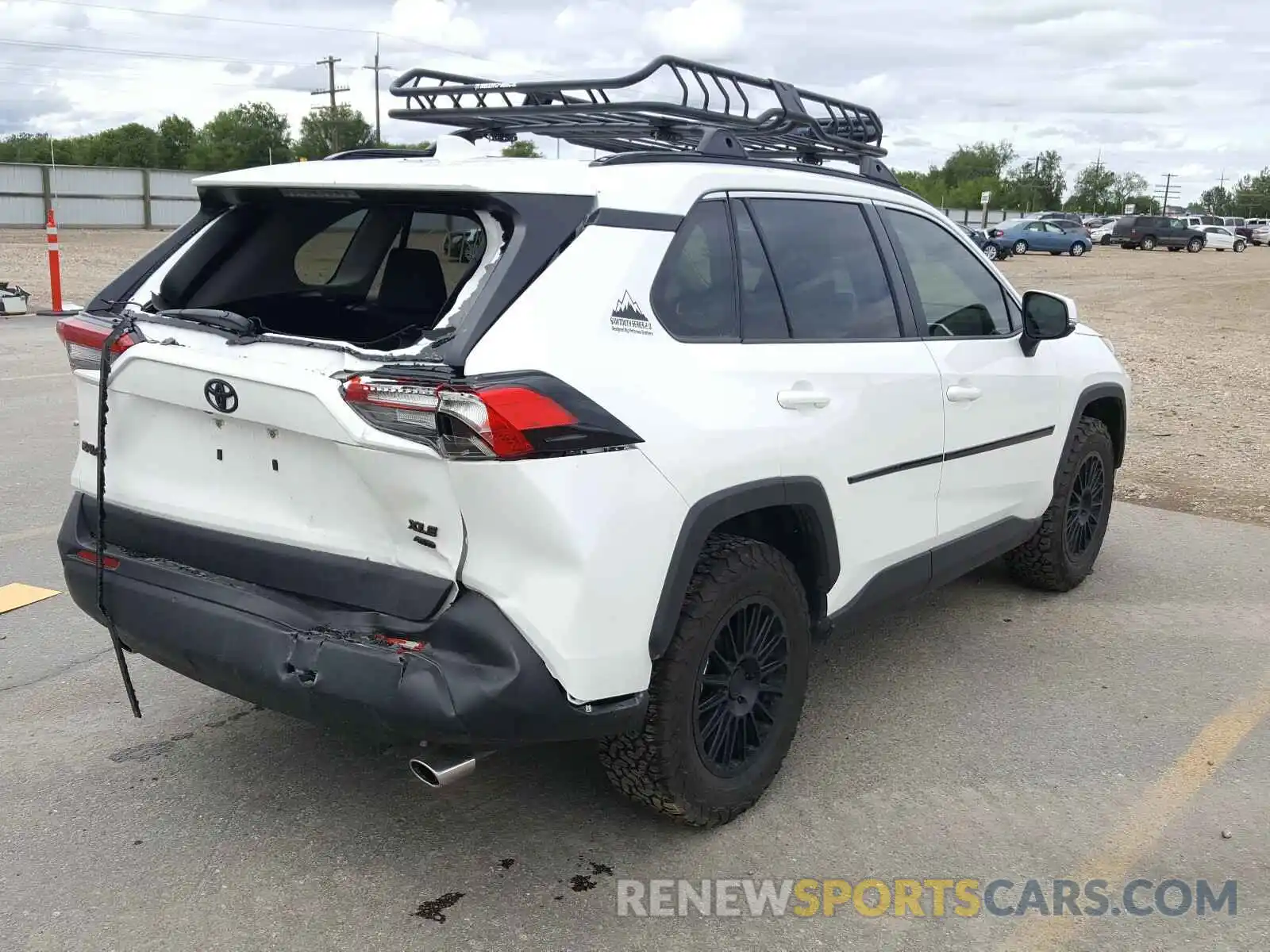 4 Photograph of a damaged car JTMP1RFV7LD525072 TOYOTA RAV4 2020