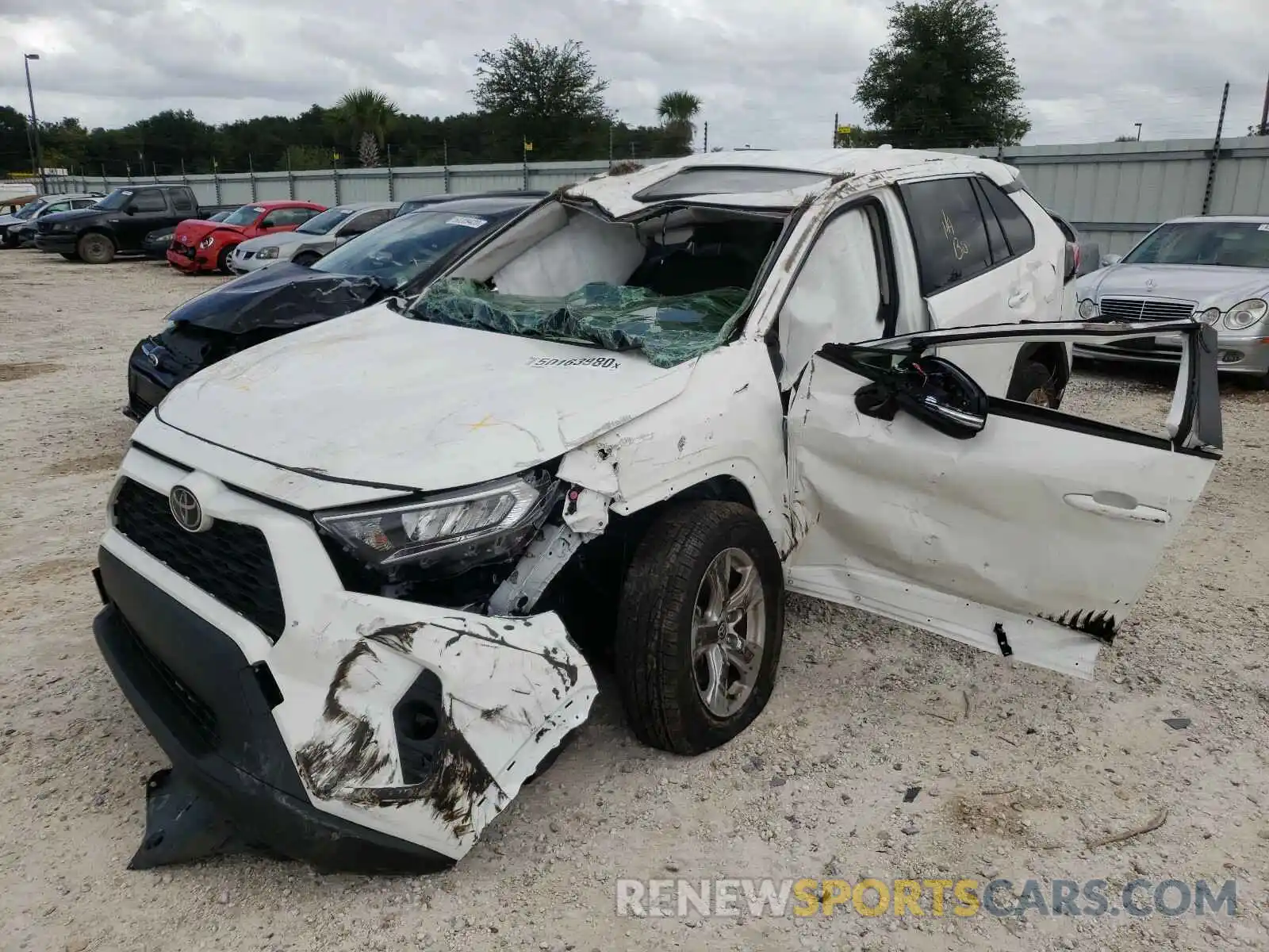 2 Photograph of a damaged car JTMP1RFV7LD527890 TOYOTA RAV4 2020