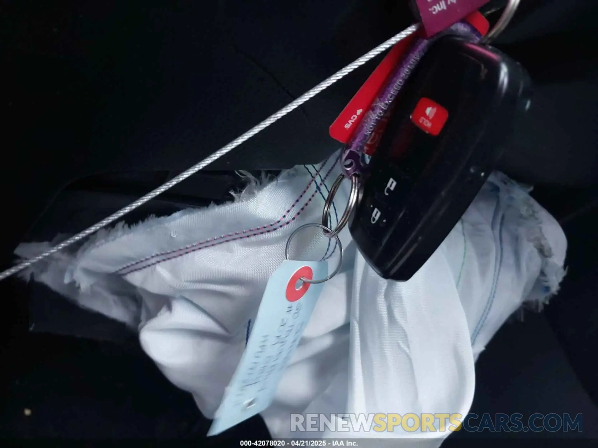 11 Photograph of a damaged car JTMP1RFV8LJ032079 TOYOTA RAV4 2020