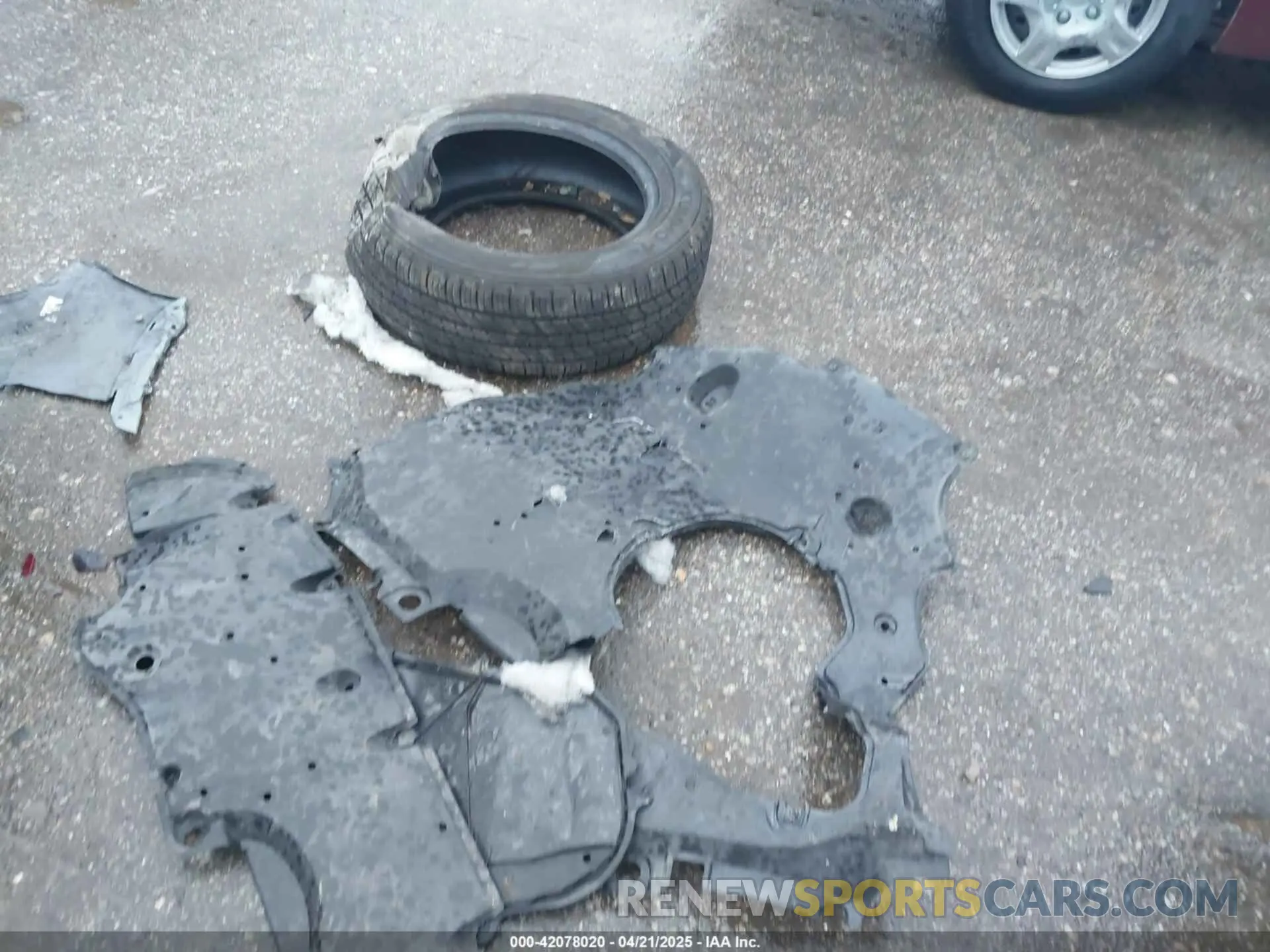 12 Photograph of a damaged car JTMP1RFV8LJ032079 TOYOTA RAV4 2020