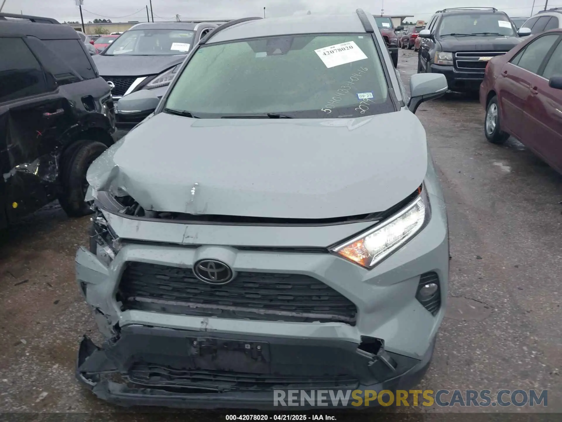 13 Photograph of a damaged car JTMP1RFV8LJ032079 TOYOTA RAV4 2020