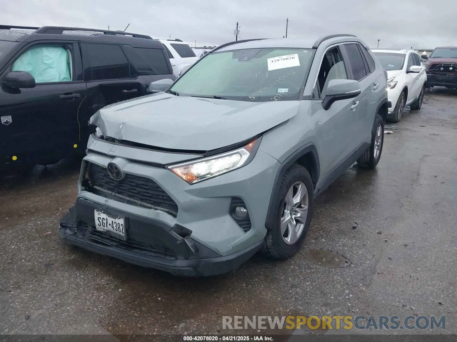 2 Photograph of a damaged car JTMP1RFV8LJ032079 TOYOTA RAV4 2020