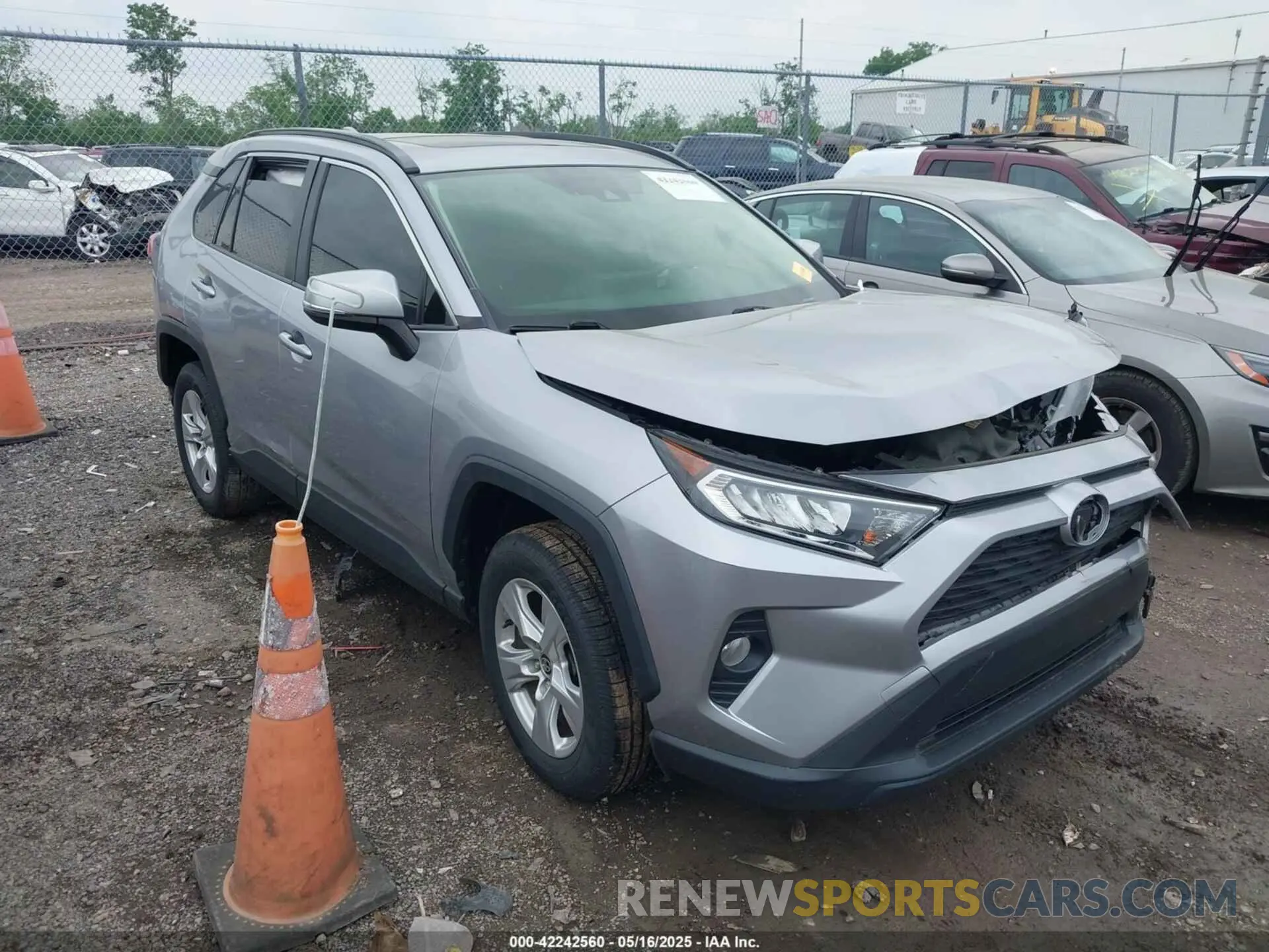 1 Photograph of a damaged car JTMP1RFV9LD053179 TOYOTA RAV4 2020