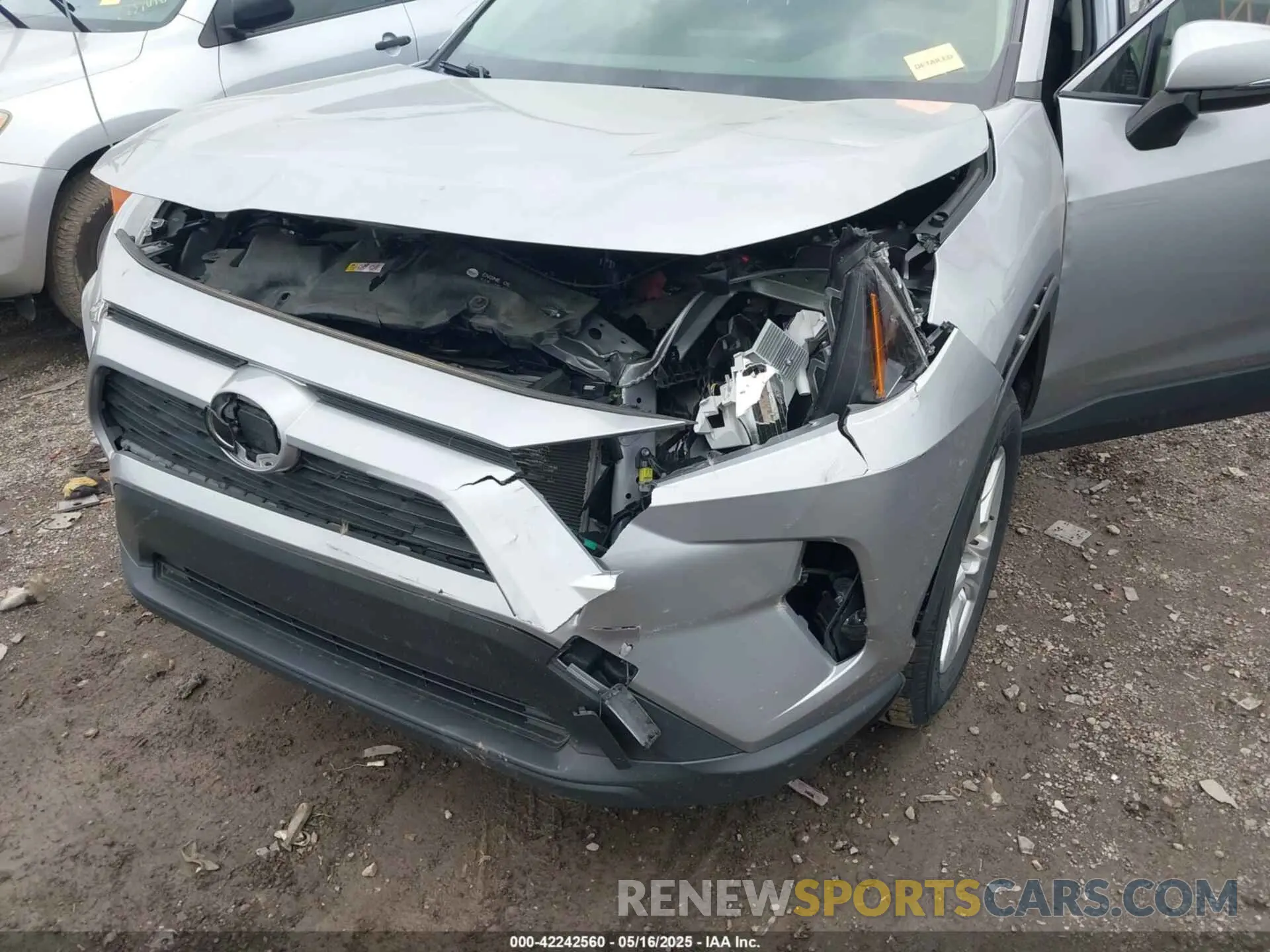 6 Photograph of a damaged car JTMP1RFV9LD053179 TOYOTA RAV4 2020
