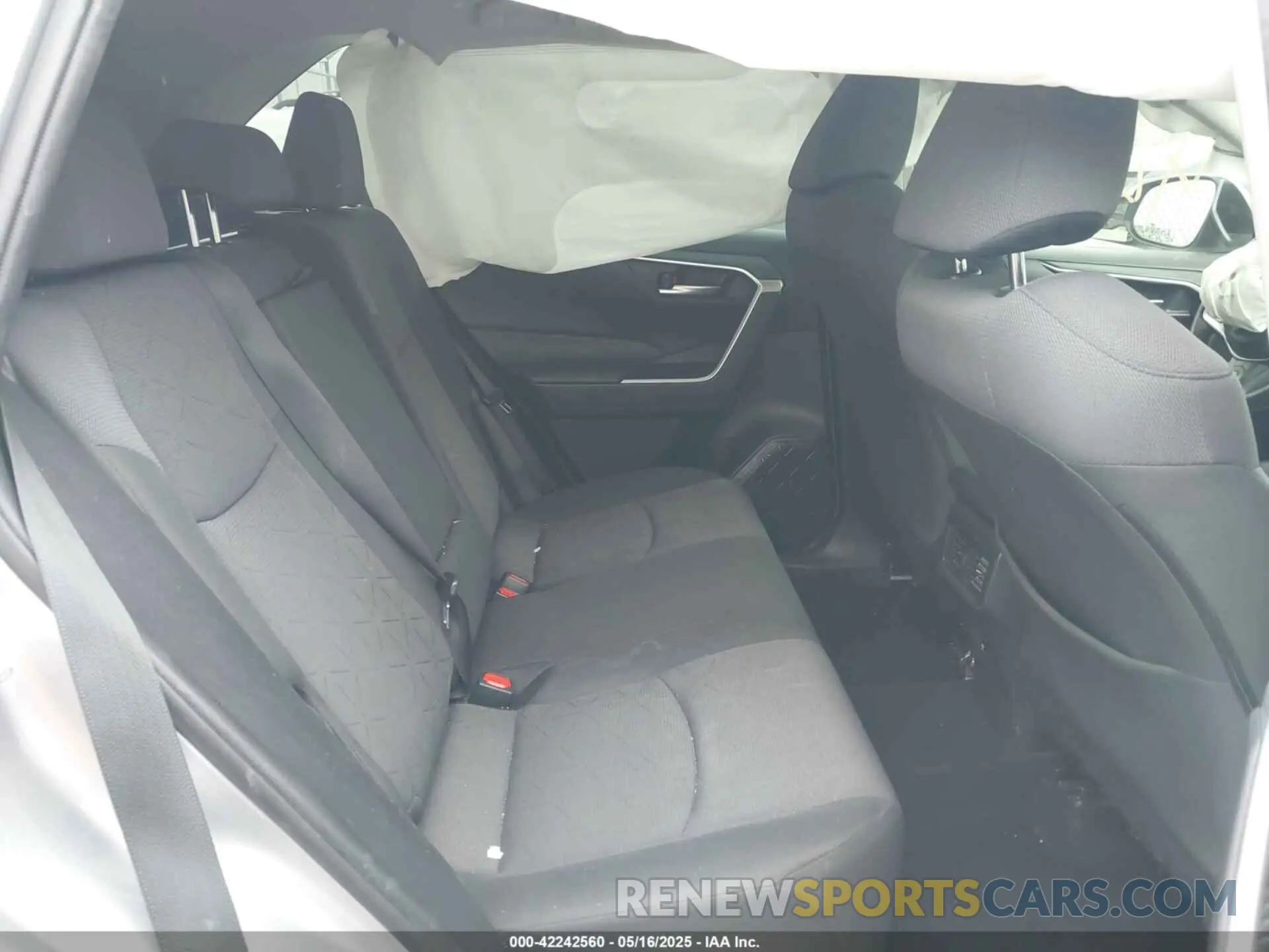 8 Photograph of a damaged car JTMP1RFV9LD053179 TOYOTA RAV4 2020
