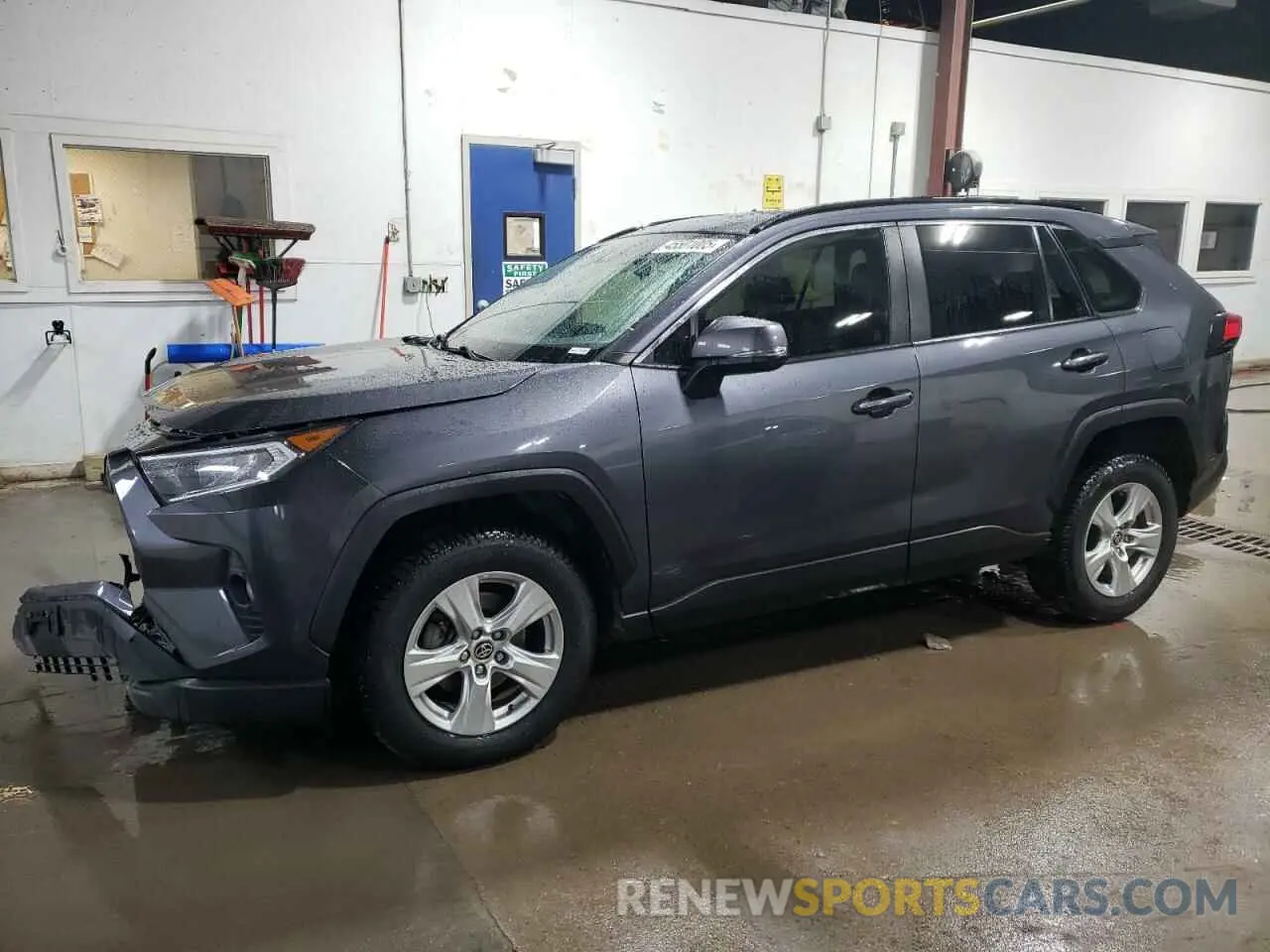 1 Photograph of a damaged car JTMP1RFV9LD057538 TOYOTA RAV4 2020