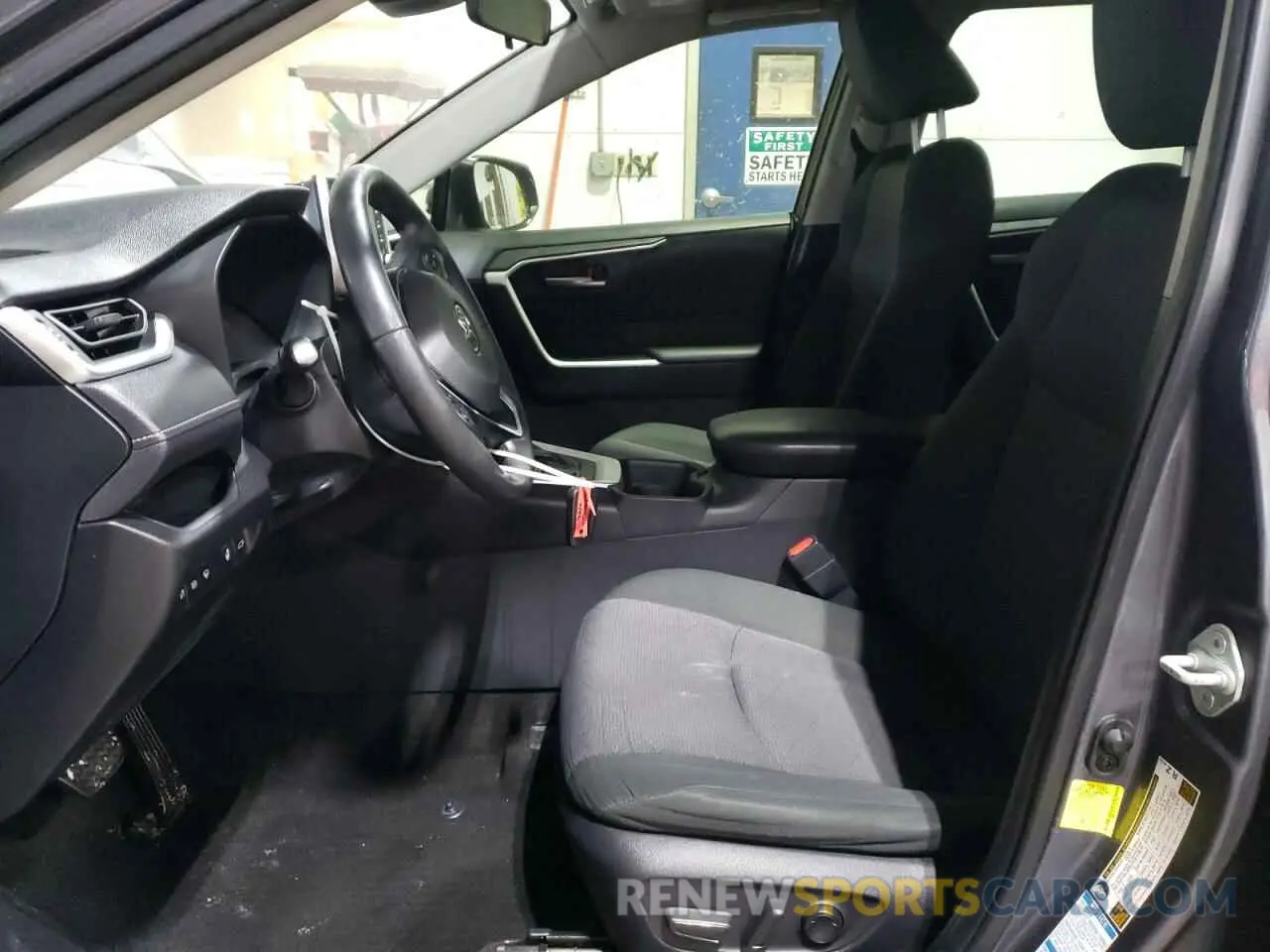 7 Photograph of a damaged car JTMP1RFV9LD057538 TOYOTA RAV4 2020