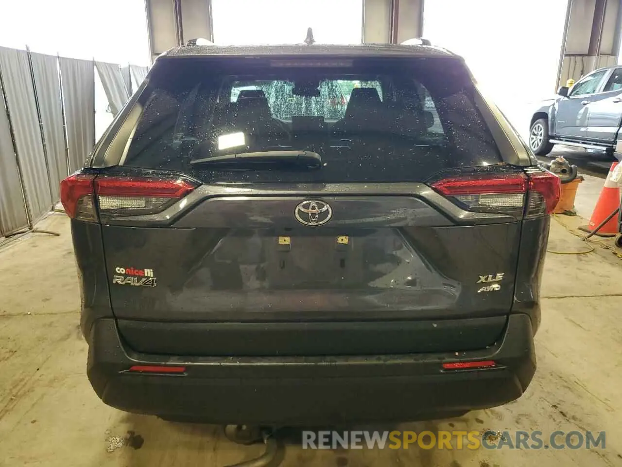 6 Photograph of a damaged car JTMP1RFV9LD057605 TOYOTA RAV4 2020