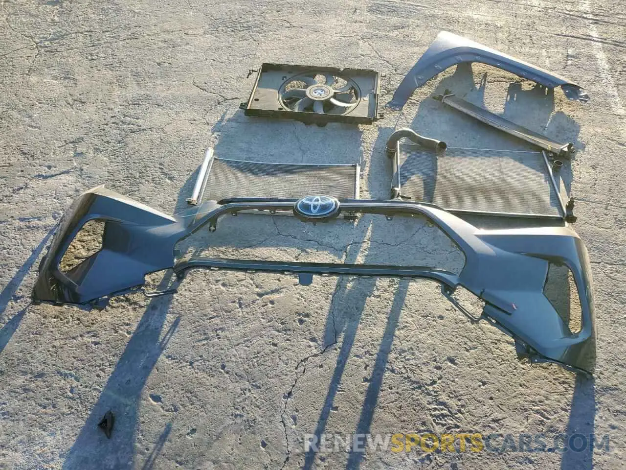 13 Photograph of a damaged car JTMR6RFV0LD006777 TOYOTA RAV4 2020