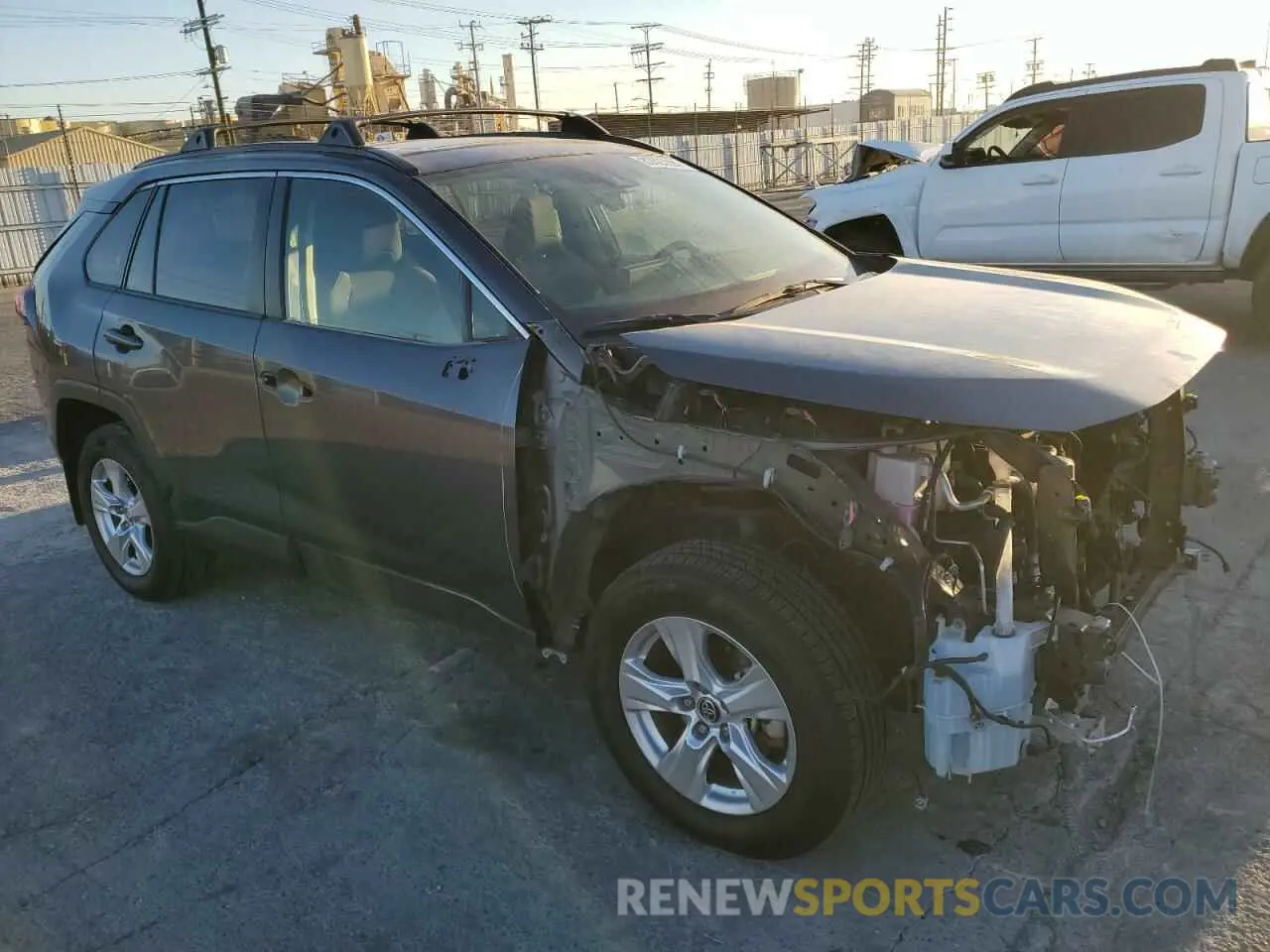 4 Photograph of a damaged car JTMR6RFV0LD006777 TOYOTA RAV4 2020