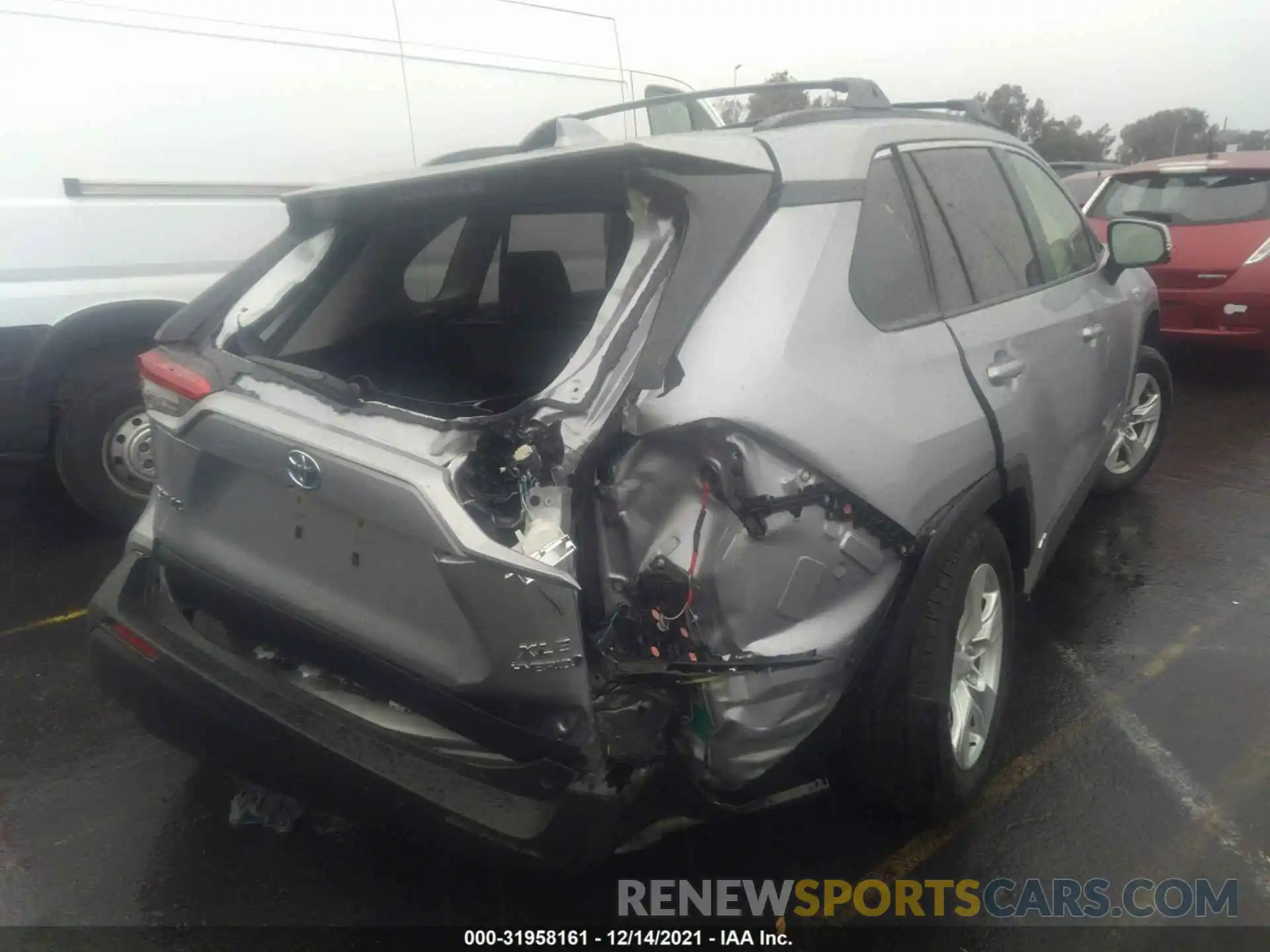 4 Photograph of a damaged car JTMR6RFV4LD005650 TOYOTA RAV4 2020