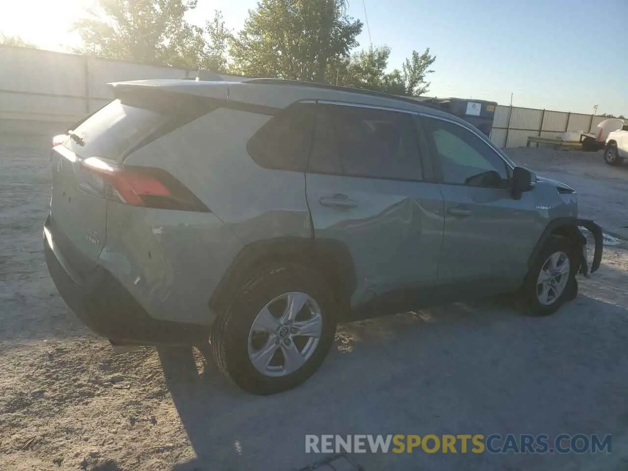 3 Photograph of a damaged car JTMR6RFV5LD003423 TOYOTA RAV4 2020