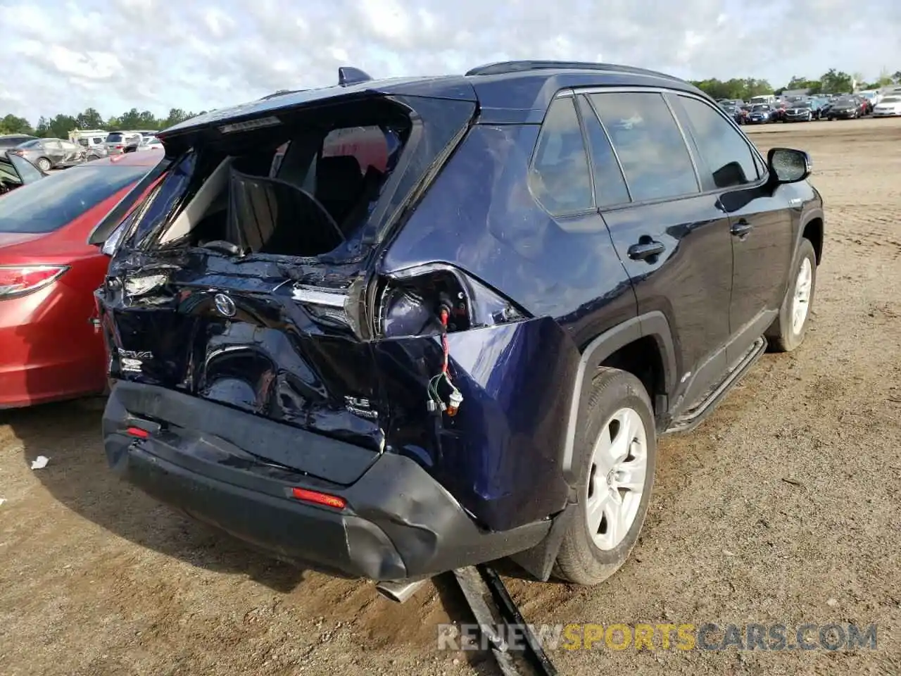 4 Photograph of a damaged car JTMR6RFV7LD002872 TOYOTA RAV4 2020