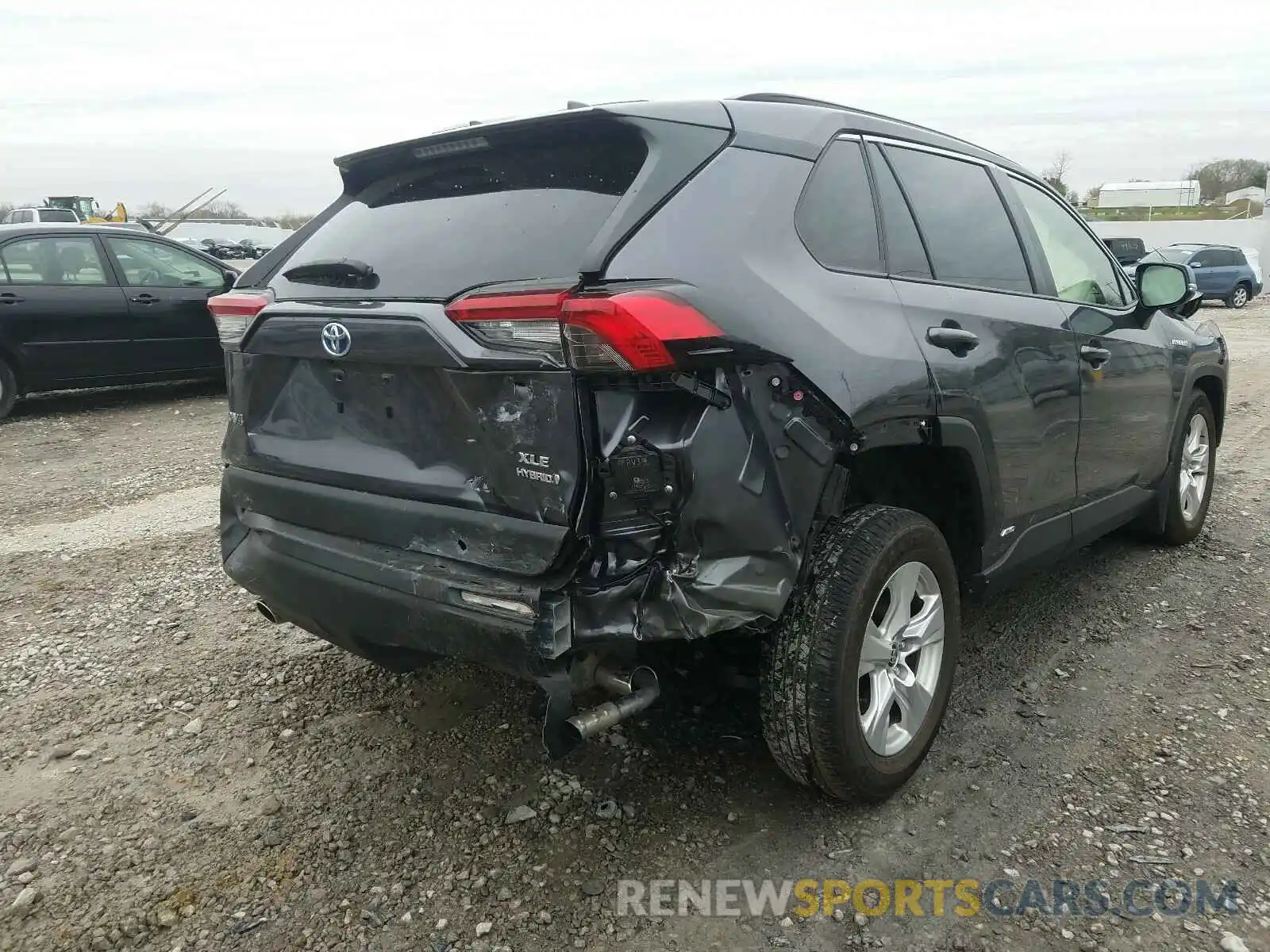 4 Photograph of a damaged car JTMRWRFV0LD068258 TOYOTA RAV4 2020