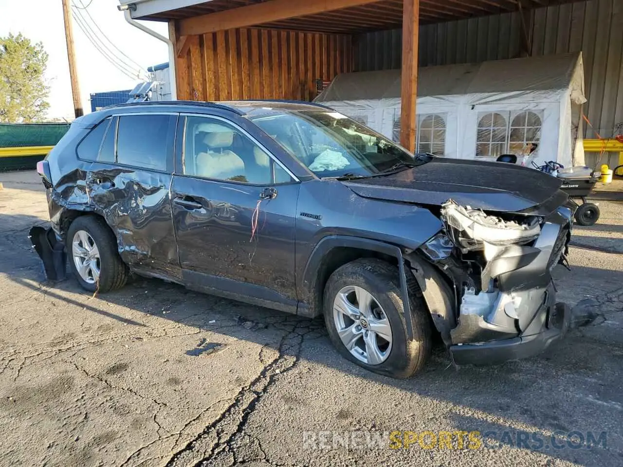 4 Photograph of a damaged car JTMRWRFV0LD070494 TOYOTA RAV4 2020