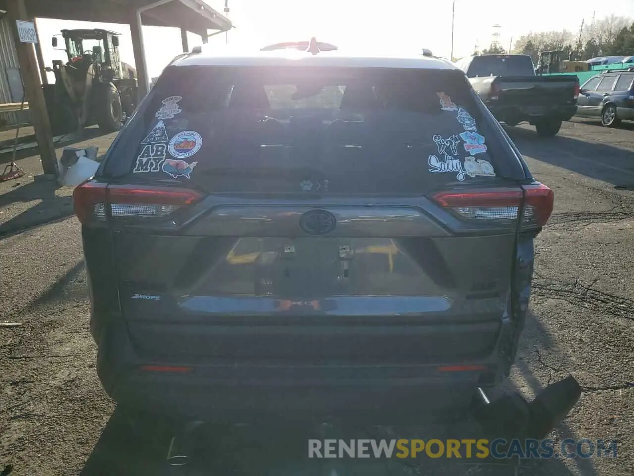 6 Photograph of a damaged car JTMRWRFV0LD070494 TOYOTA RAV4 2020