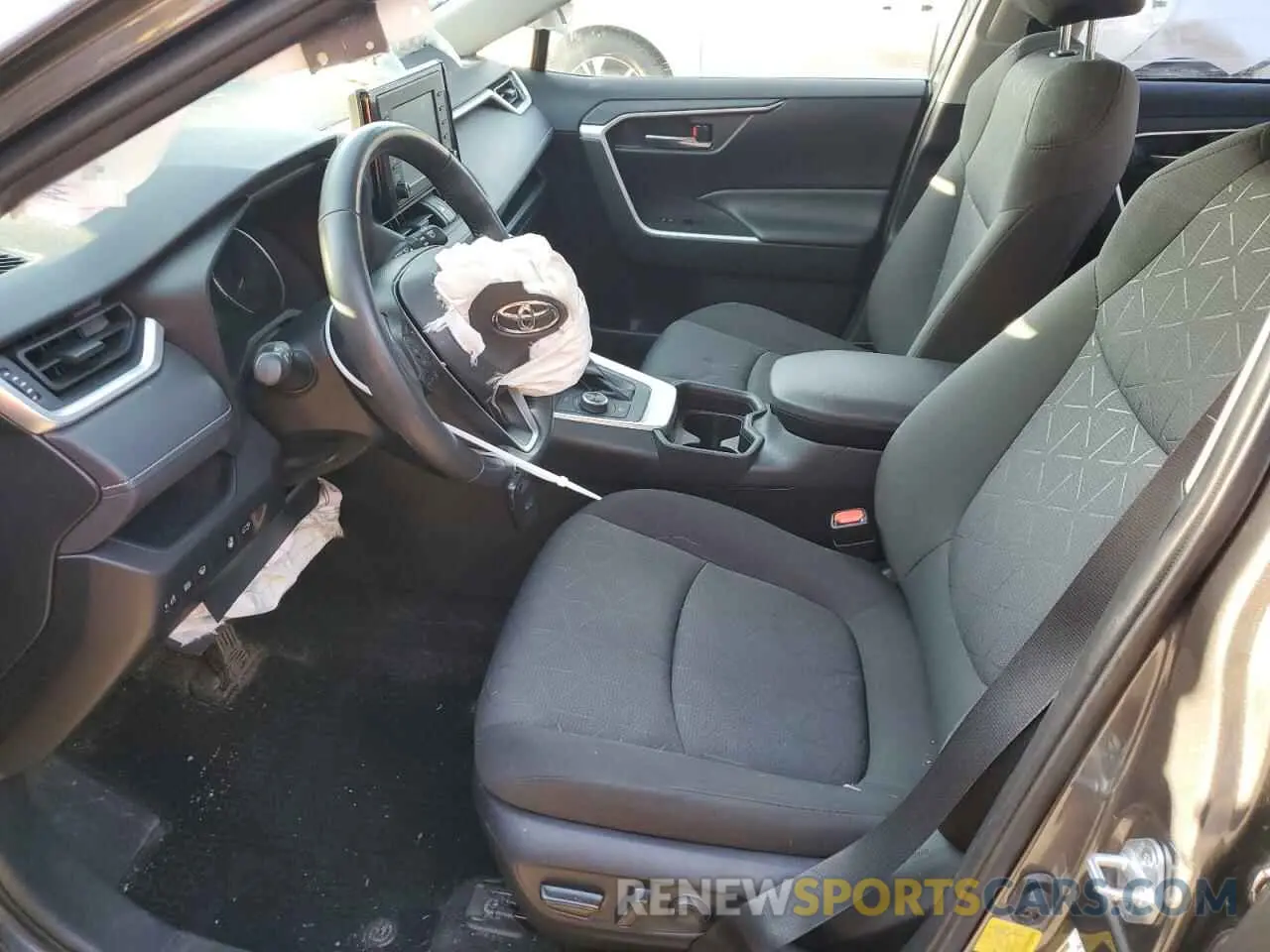 7 Photograph of a damaged car JTMRWRFV0LD070494 TOYOTA RAV4 2020