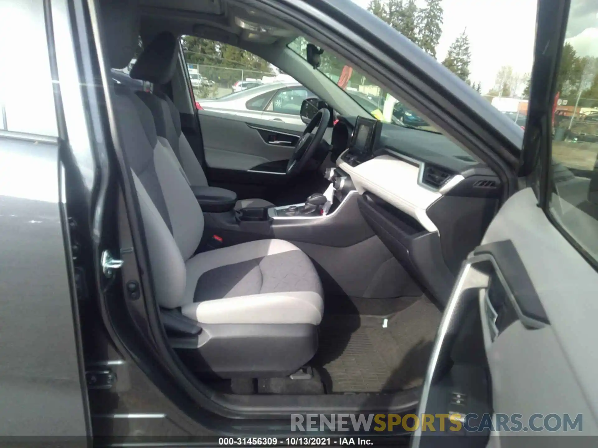 5 Photograph of a damaged car JTMRWRFV0LJ049341 TOYOTA RAV4 2020