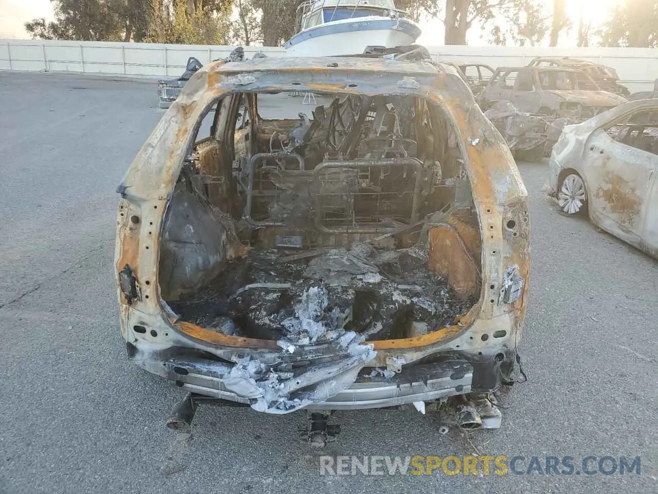 6 Photograph of a damaged car JTMRWRFV1LD062646 TOYOTA RAV4 2020