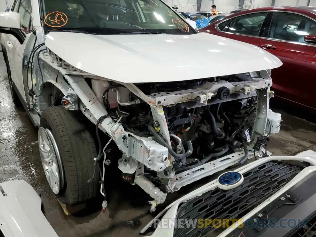 9 Photograph of a damaged car JTMRWRFV3LD067380 TOYOTA RAV4 2020