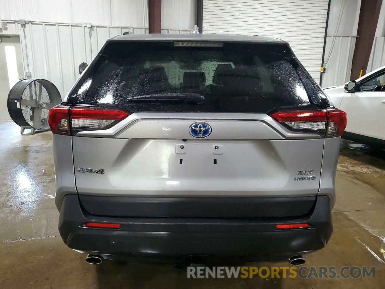6 Photograph of a damaged car JTMRWRFV4LD057103 TOYOTA RAV4 2020