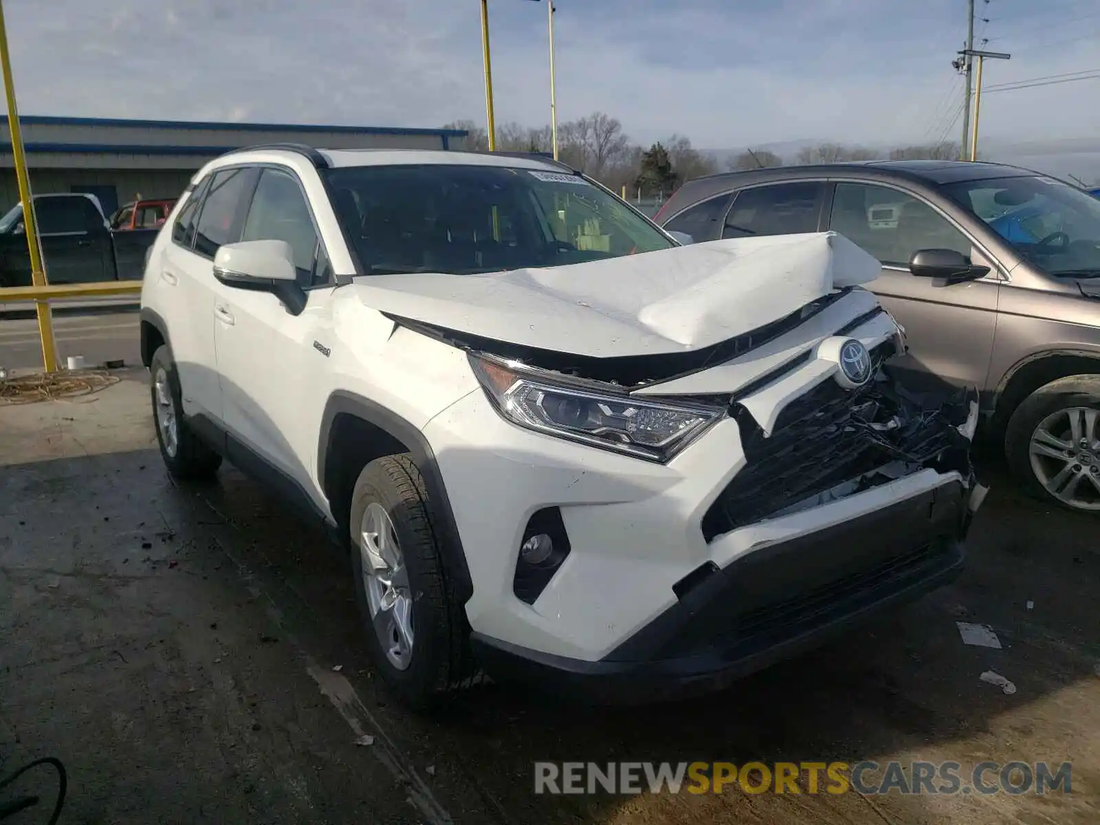 1 Photograph of a damaged car JTMRWRFV4LD060177 TOYOTA RAV4 2020