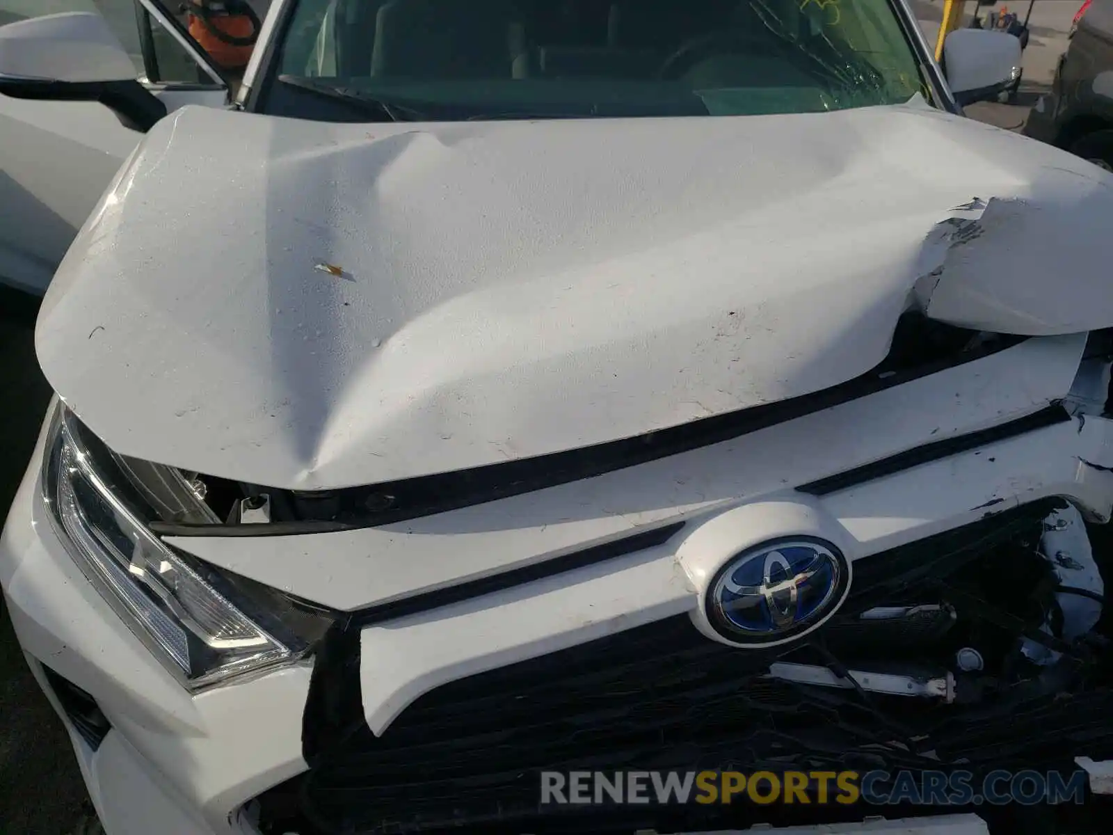 7 Photograph of a damaged car JTMRWRFV4LD060177 TOYOTA RAV4 2020